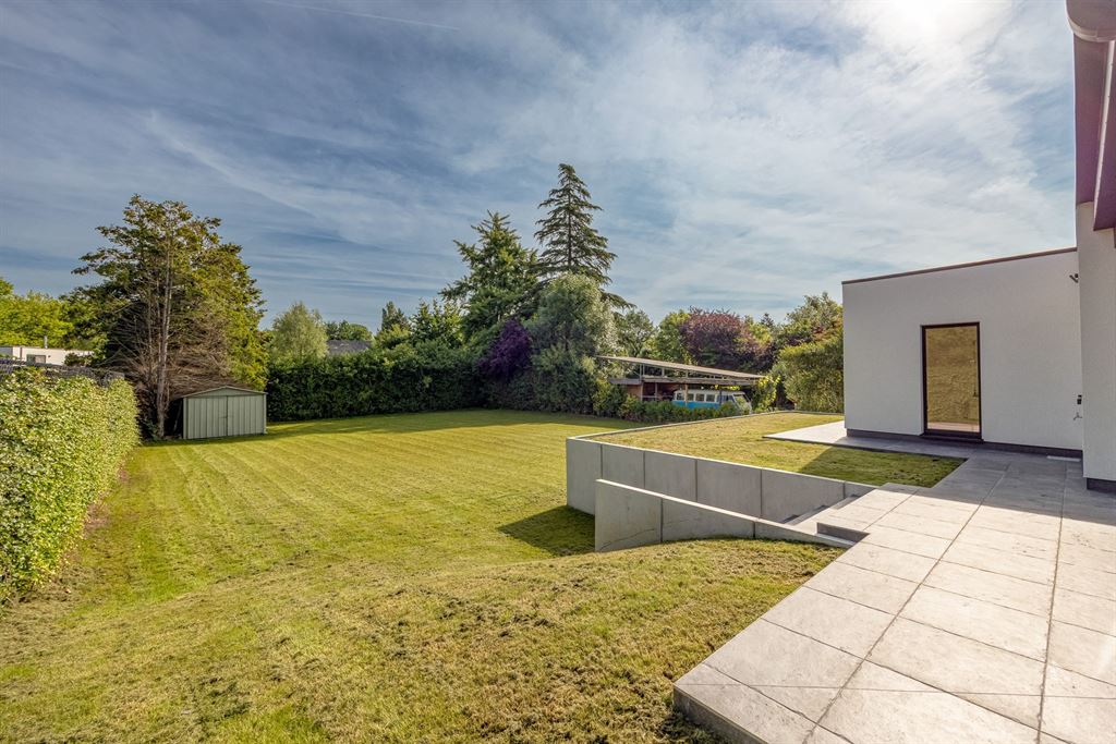 Stijlvol gerenoveerde villa met ruime tuin foto 9