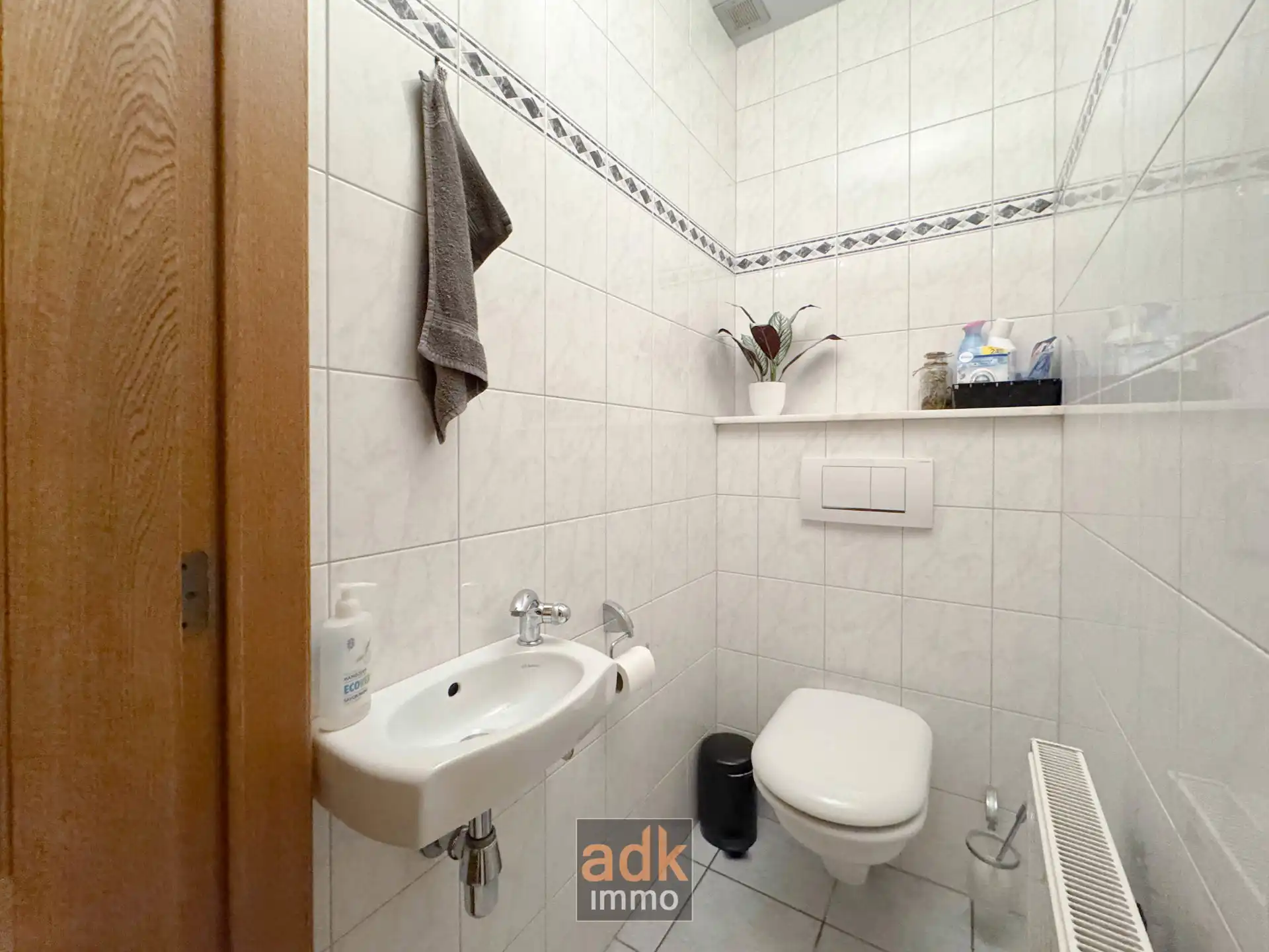 Te koop: Instapklare woning met garage, zonnige tuin & privacy – Noordhoekstraat 10, Adinkerke foto 4