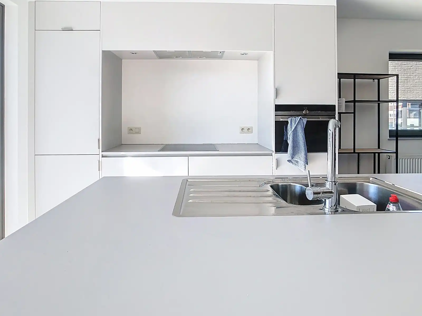 Duplex met 2 ruime slaapkamers, terras en garage foto 10