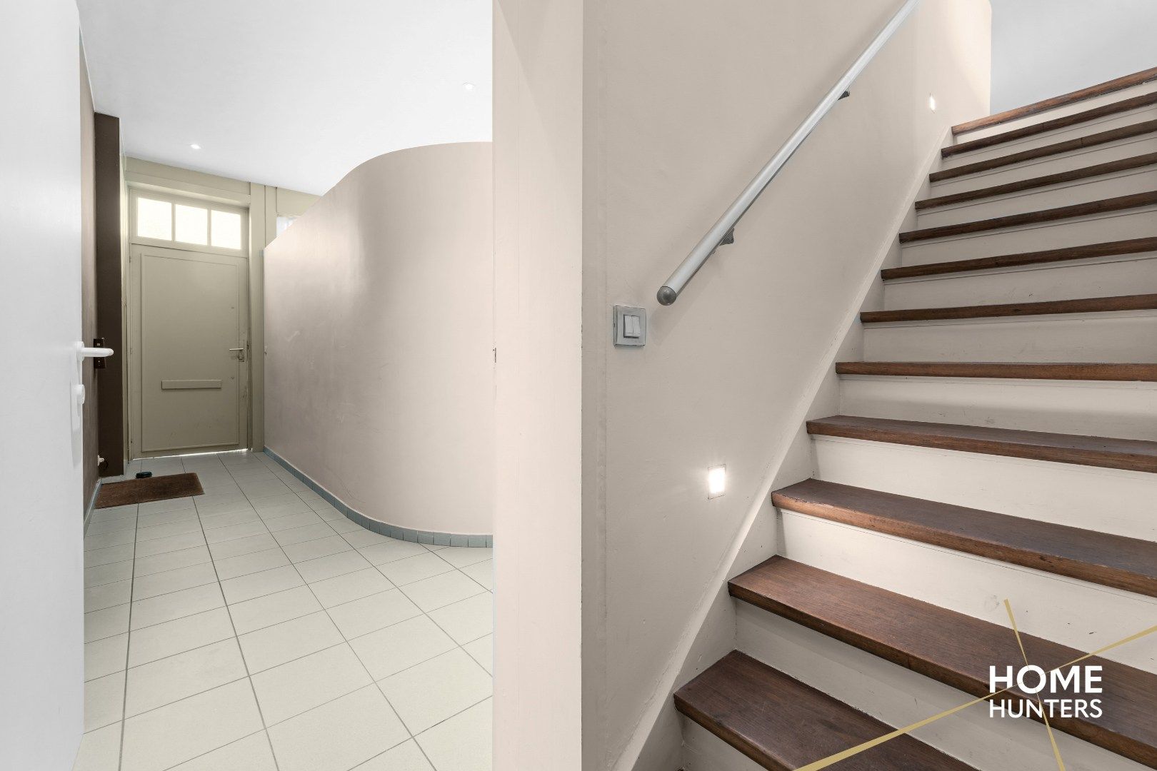 Prachtig afgewerkte herenwoning met praktijkruimte/polyvalente ruimte in het centrum van Ieper foto 3