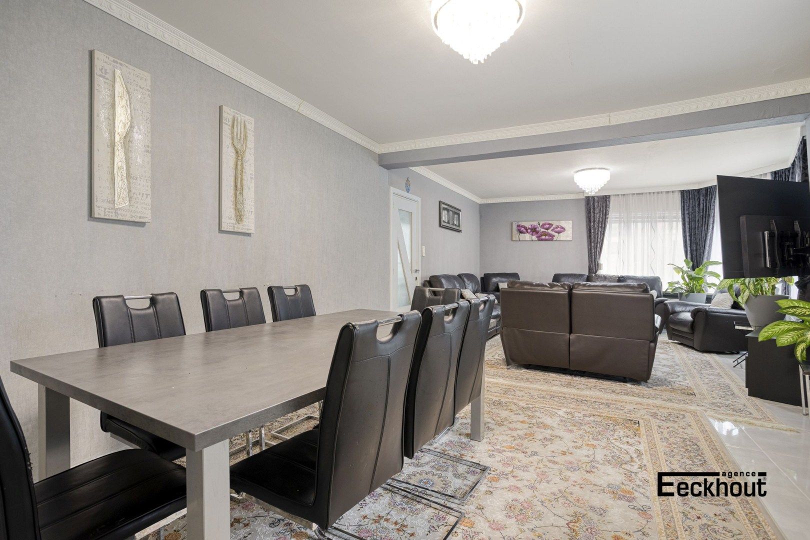 Ruime hoekwoning met 6 slaapkamers en met terras en aangebouwde garage foto 5