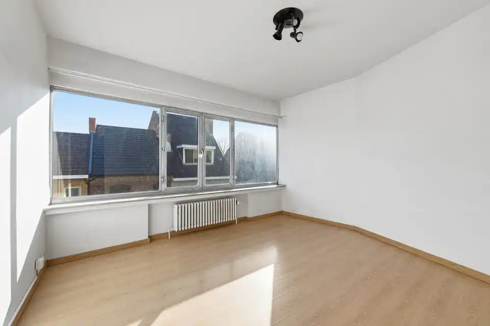 LICHTRIJK APPARTEMENT MET 2 SLKS IN HET CENTRUM VAN SINT-TRUIDEN foto 14