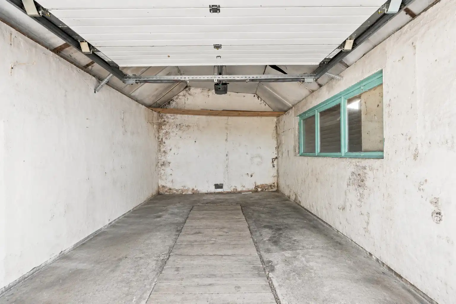 Halfopen bebouwing met drie slaapkamers, ruime zolder en garage in Brugge! foto 32
