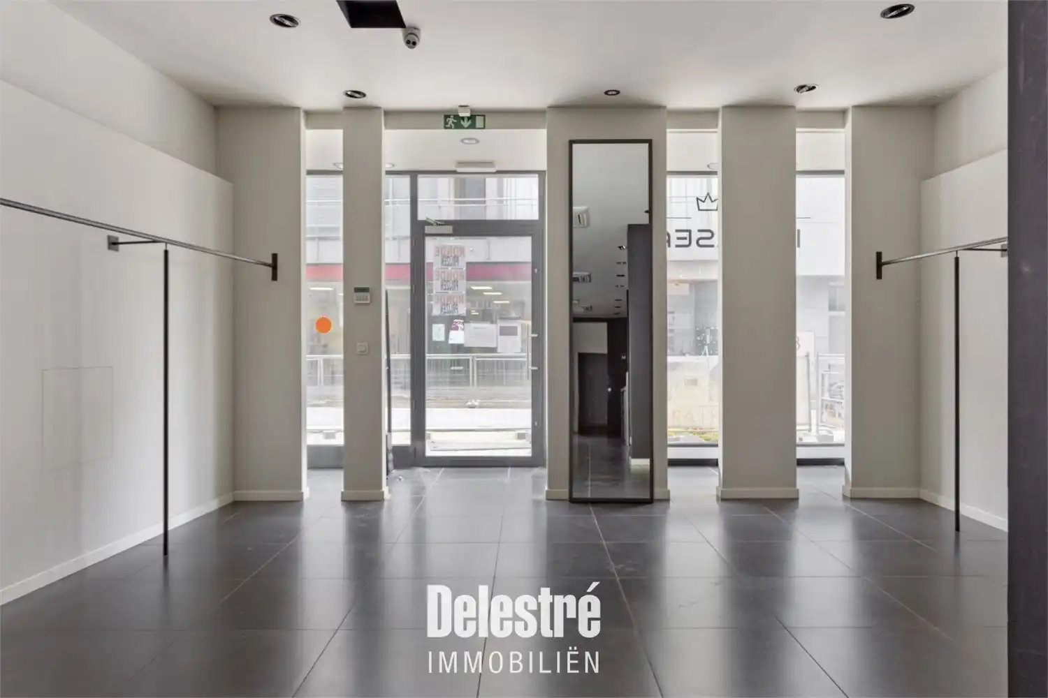 MODERN INSTAPKLAAR COMMERCIEEL GELIJKVLOERS BEVERSTRAAT foto 7