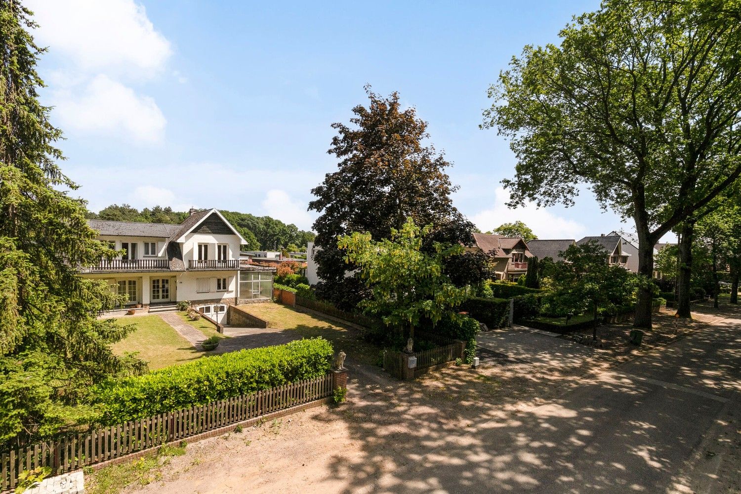 Prachtige vrijstaande villa in het mooie bosrijke Neerharen, Lanaken foto 3