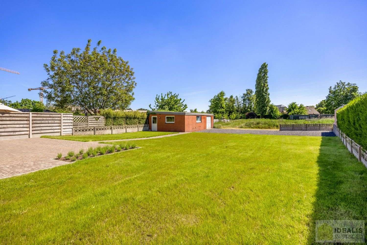 IDEALIS VASTGOED – Schitterend volledig vernieuwde woning (+- 220m²) met een heerlijke open leefruimte, 3 ruime slaapkamers, luxueuze badkamer, ruime wasplaats op een fijn zuid georiënteerd perceel! Dit heerlijke huis bevindt zich op een knap perceel van 8a 69ca in een heerlijk rustige en groene omgeving! - EEN MUST VISIT! - foto 35