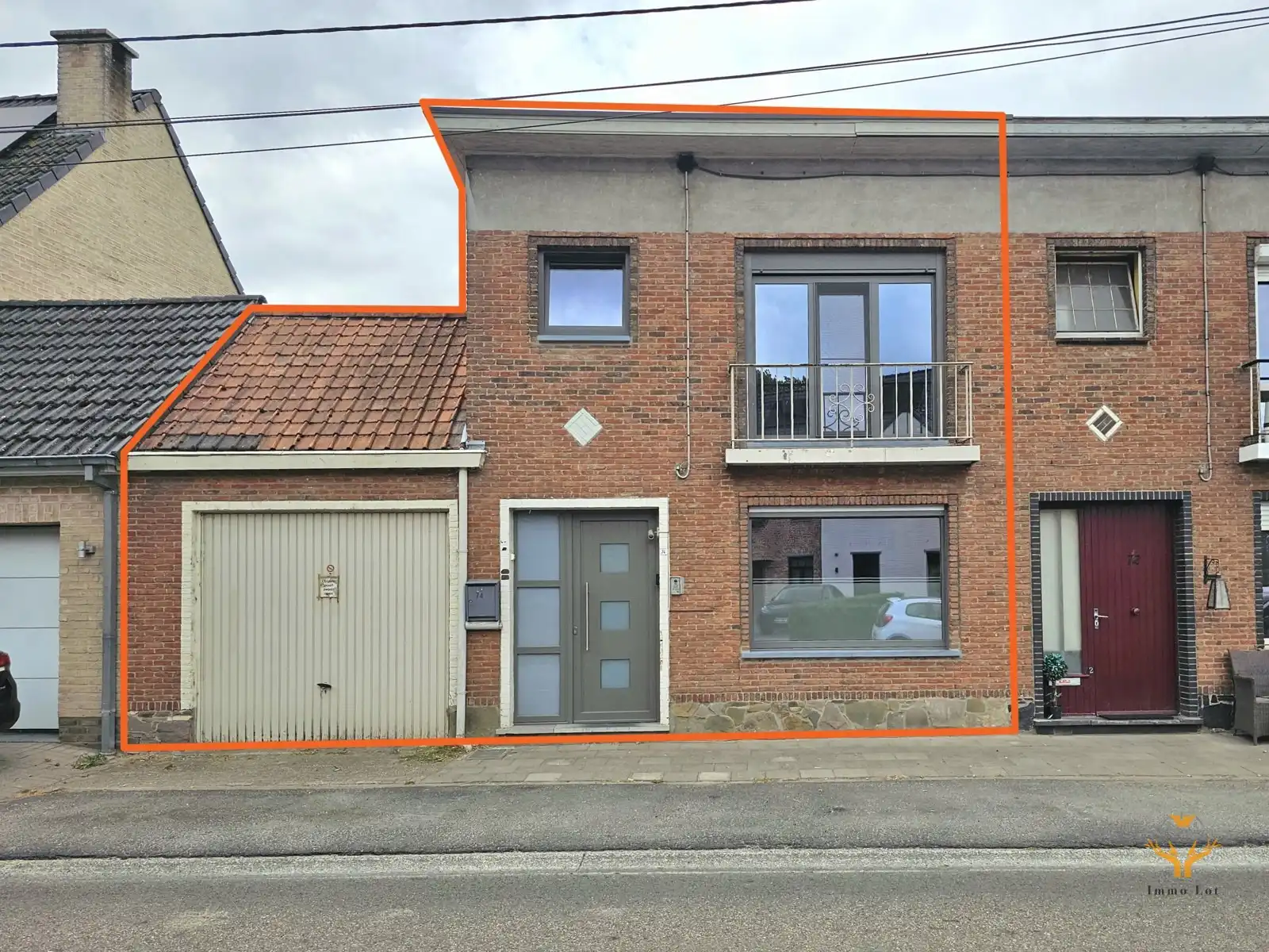 Ruime gezinswoning met tuin en garage te huur foto {{pictureIndex}}