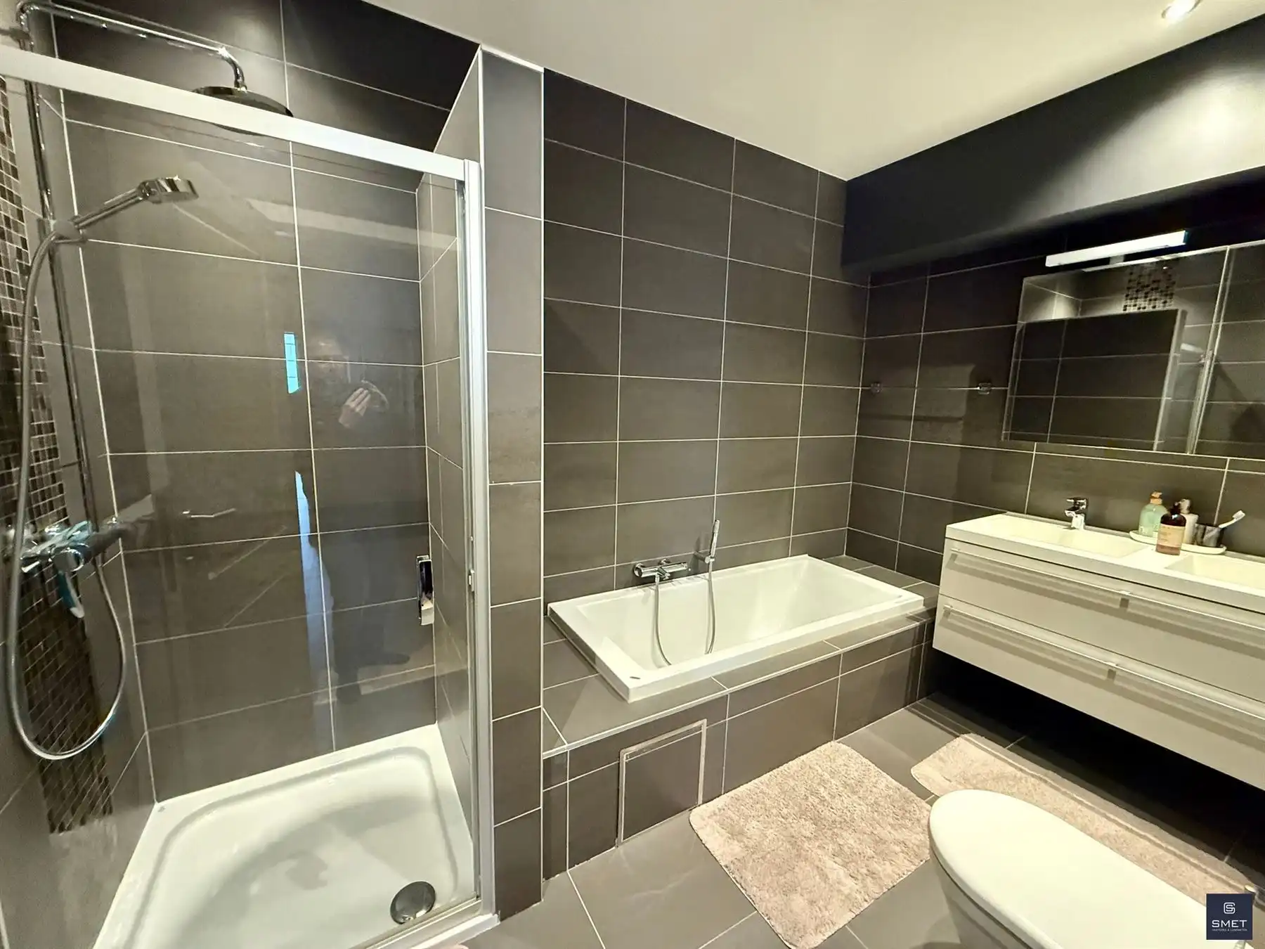 MODERN APPT. MET 2 SLPKS, GARAGE EN BERGING foto 19