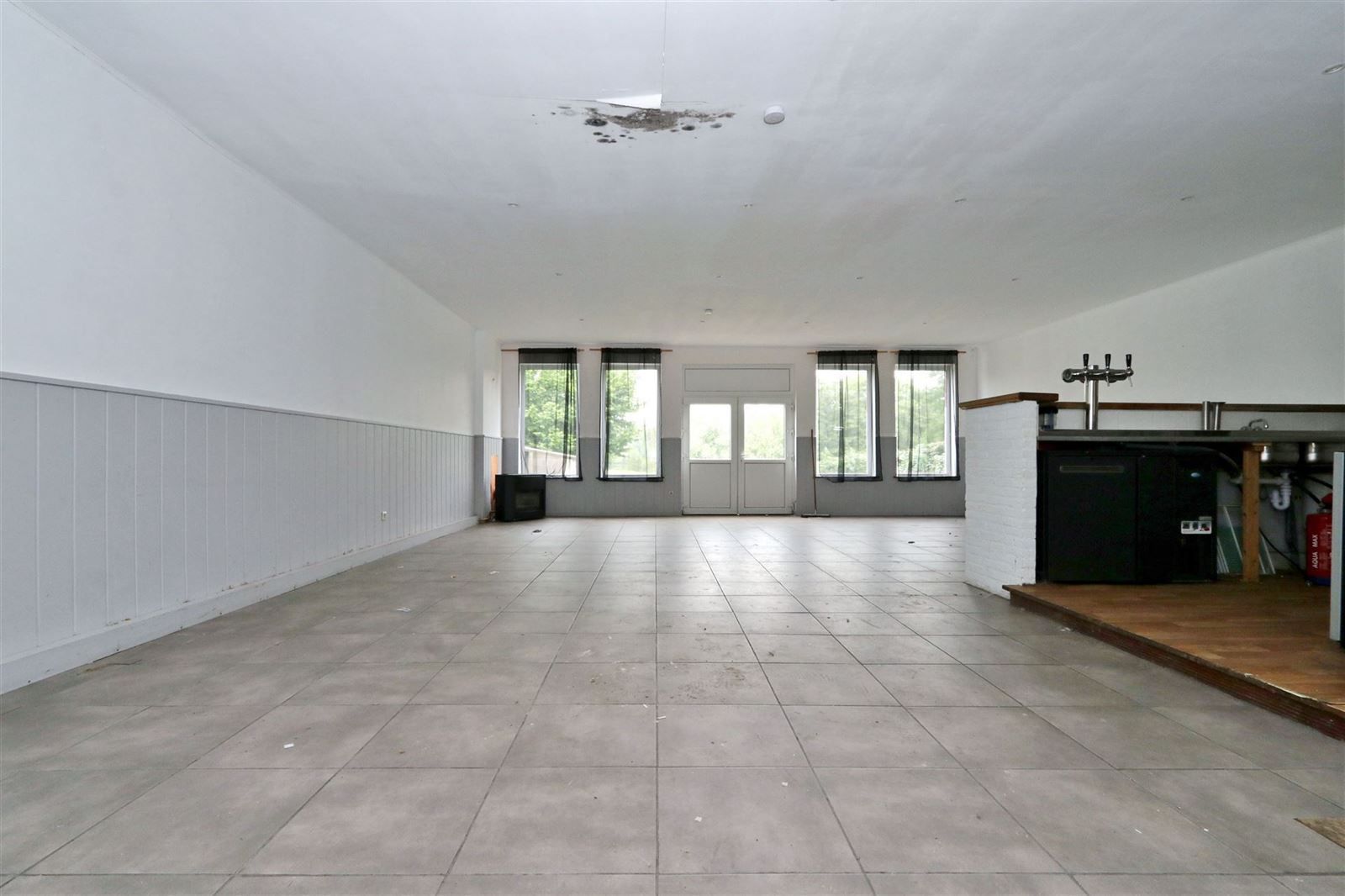 Woning te koop (nu een handelswoning) foto 12