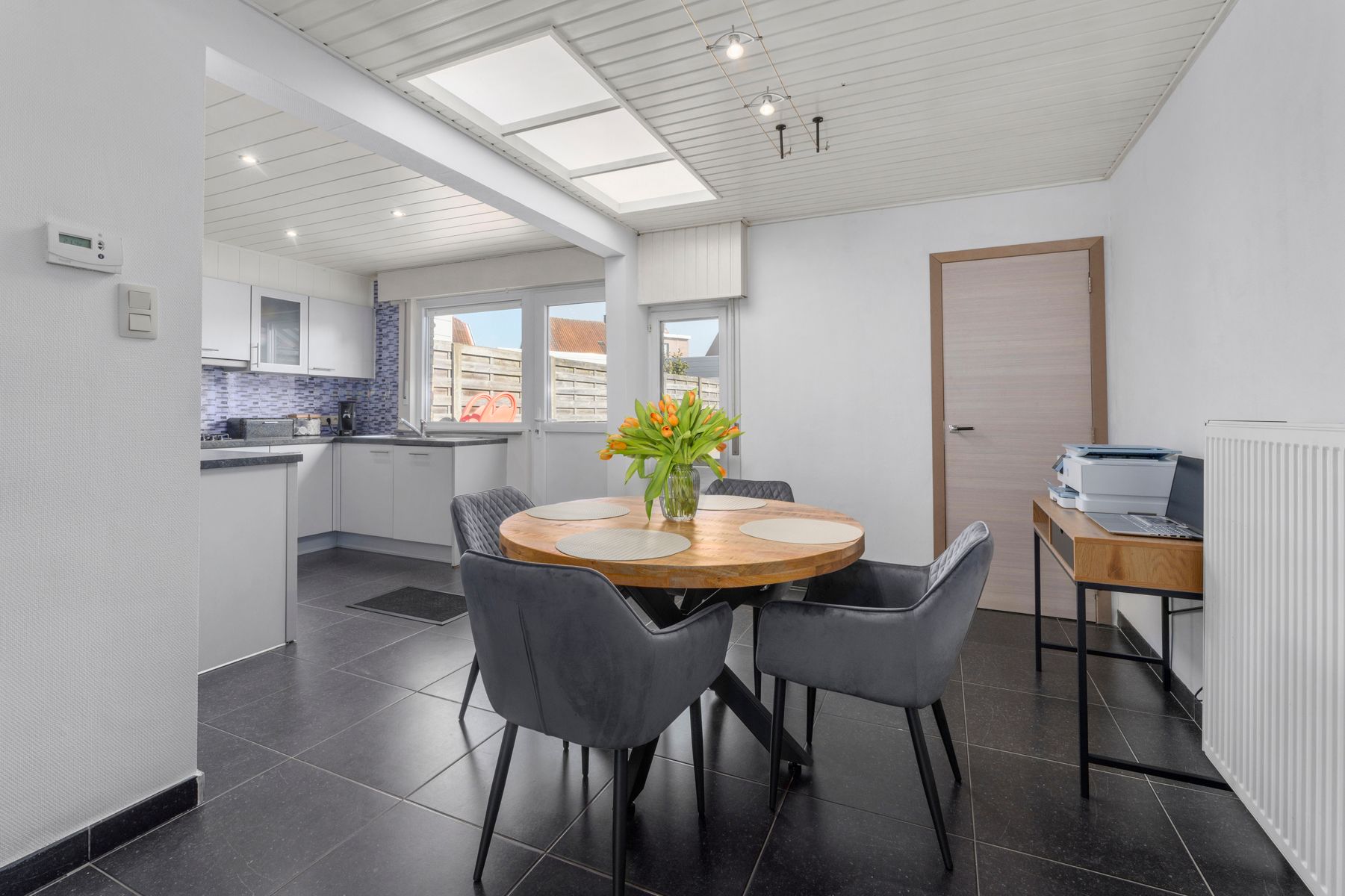 Centraal gelegen gerenoveerde rijwoning met 3 slpk en tuin foto 7