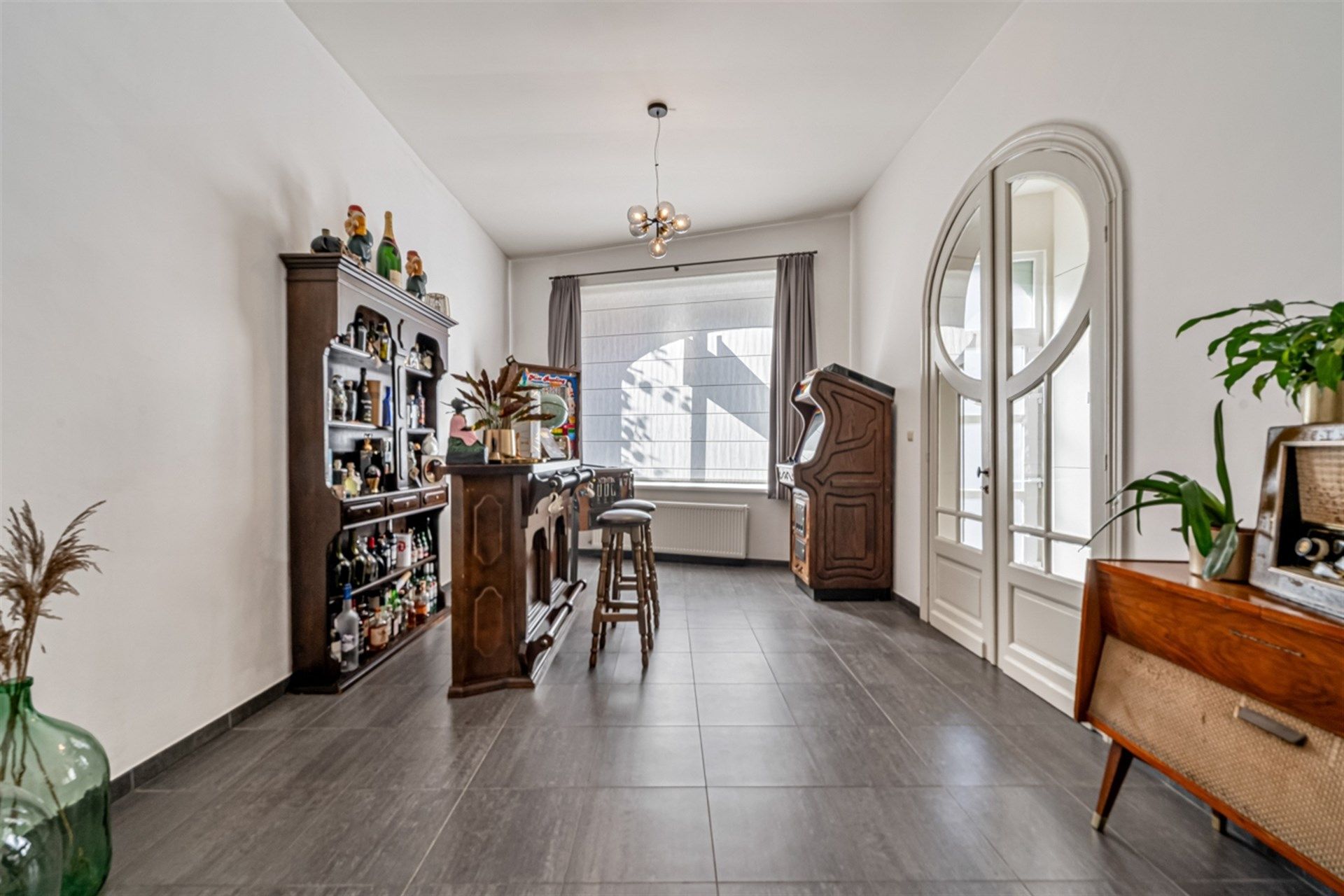Instapklare gezinswoning in de stadsrand (nabij OLV) met 257m² bewoonbare oppervlakte foto 3