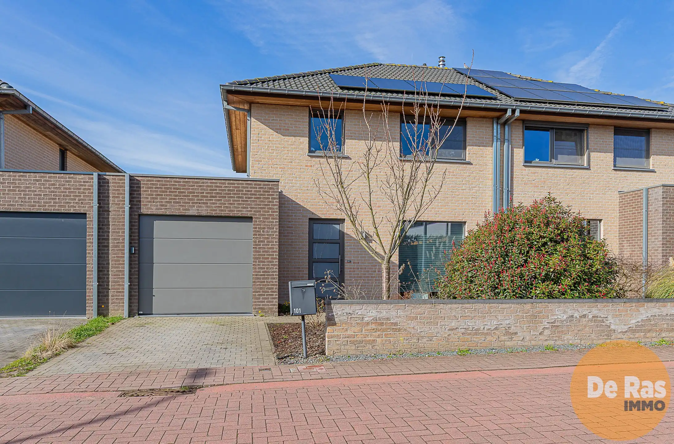 WETTEREN -Recente woning met 3 kamers in rustige verkaveling foto {{pictureIndex}}