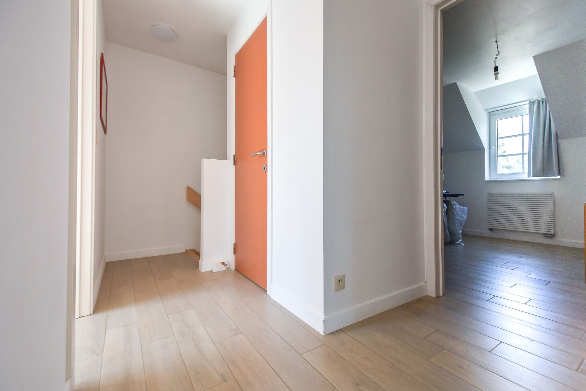 Recente woning gelegen in een gezellige rustige straat vlakbij het kanaal foto 10
