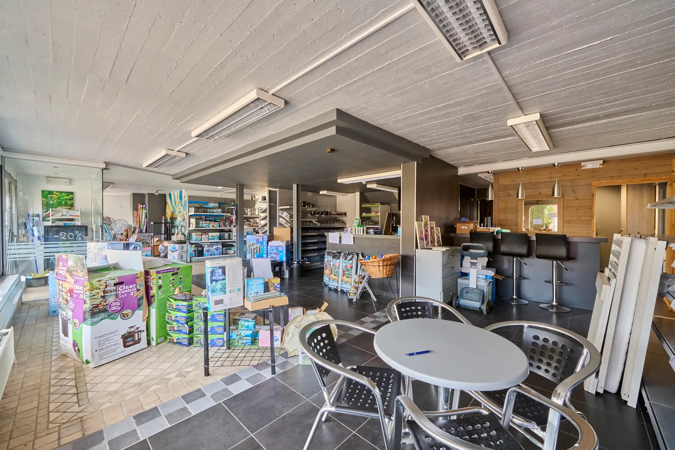 Ruim handelspand met woonst (3slpk)- zwemvijver  - diverse mogelijkheden !  foto 6