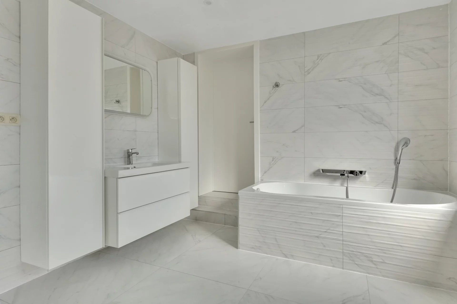 Ruime rijwoning nabij centrum Sint-Truiden foto 17
