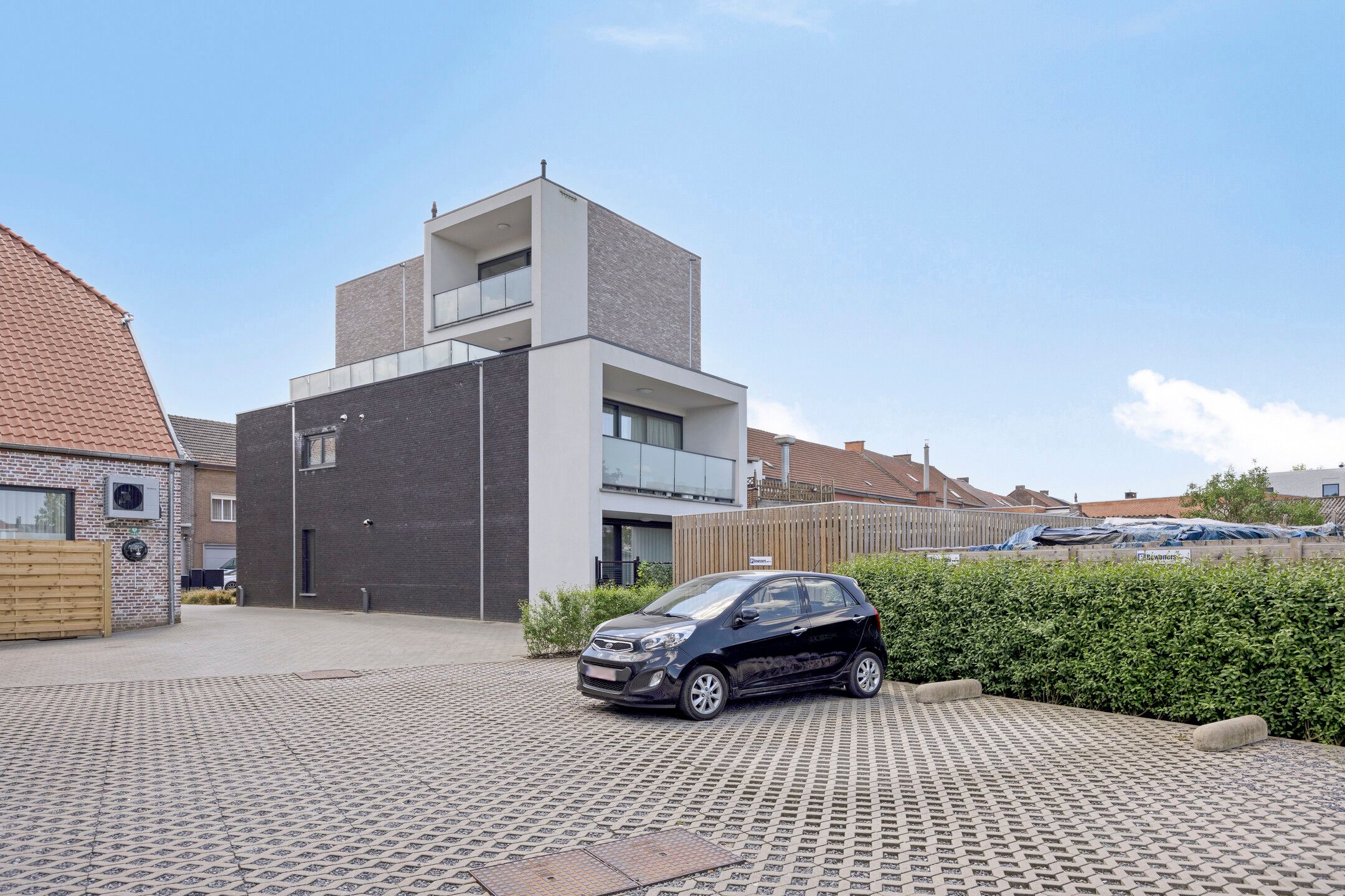 Recent appartement met 2 slaapkamers & parking foto 19