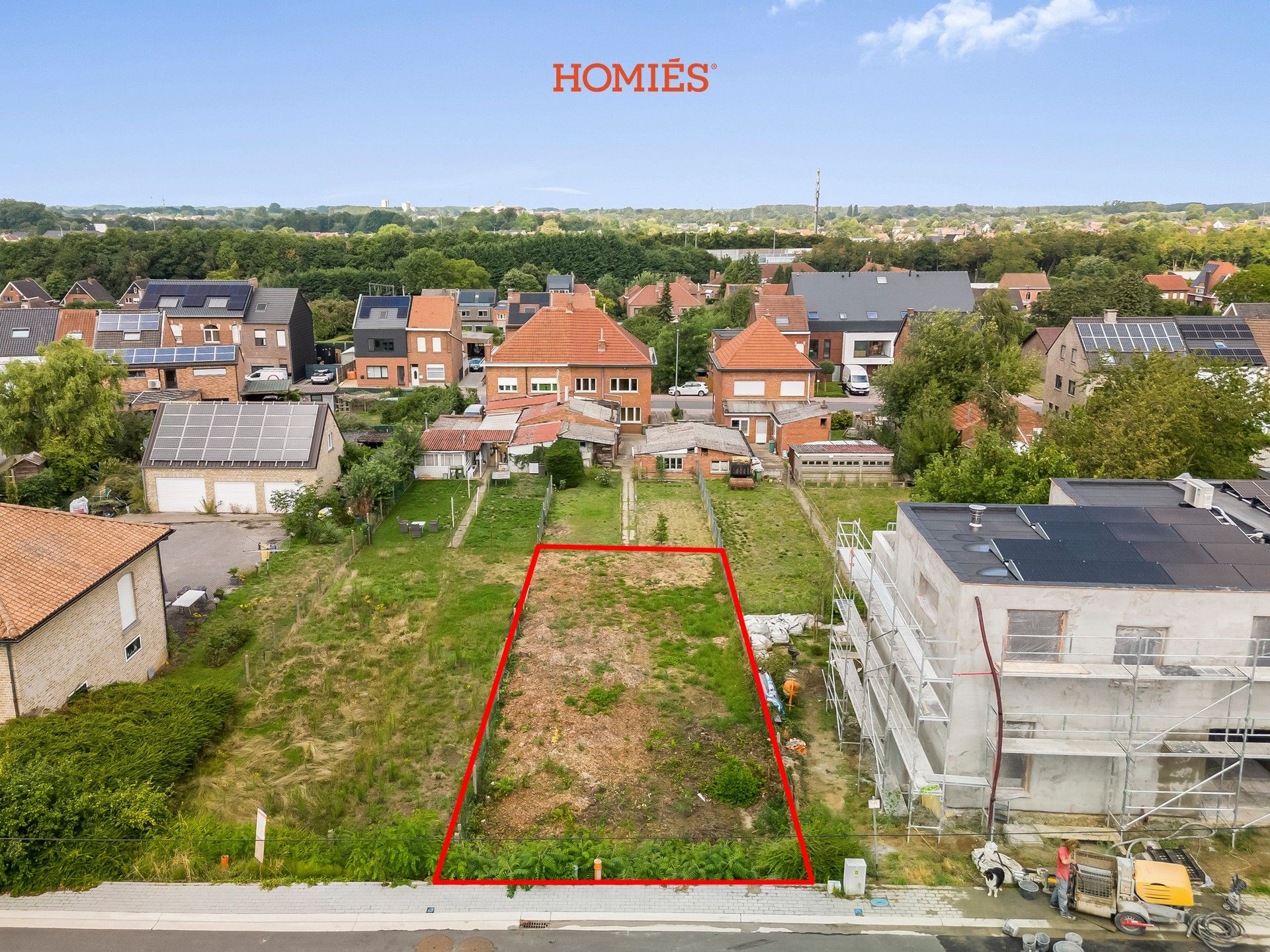 Bouwgrond met vergunning in verkeersluwe straat foto {{pictureIndex}}