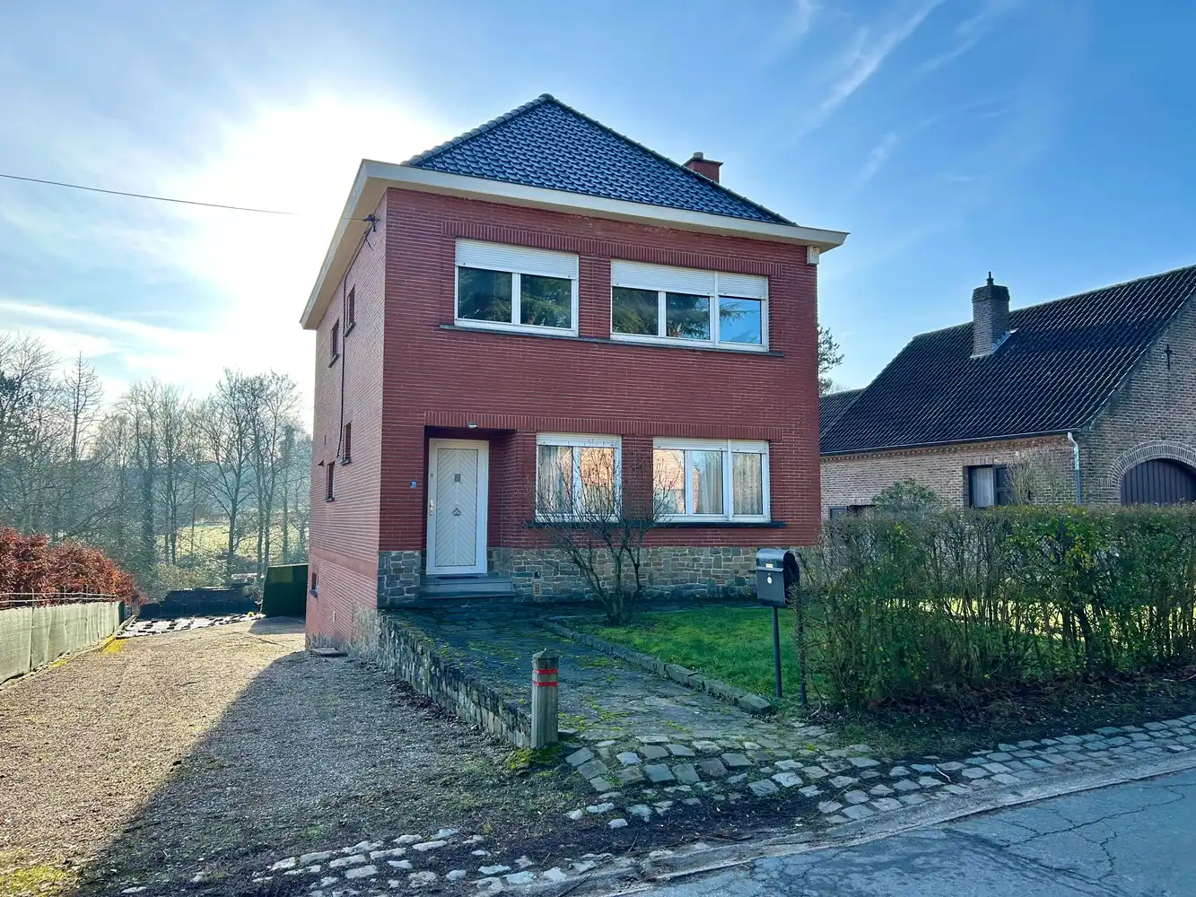 Zeer degelijke woning met groot potentieel op gunstige ligging foto 2