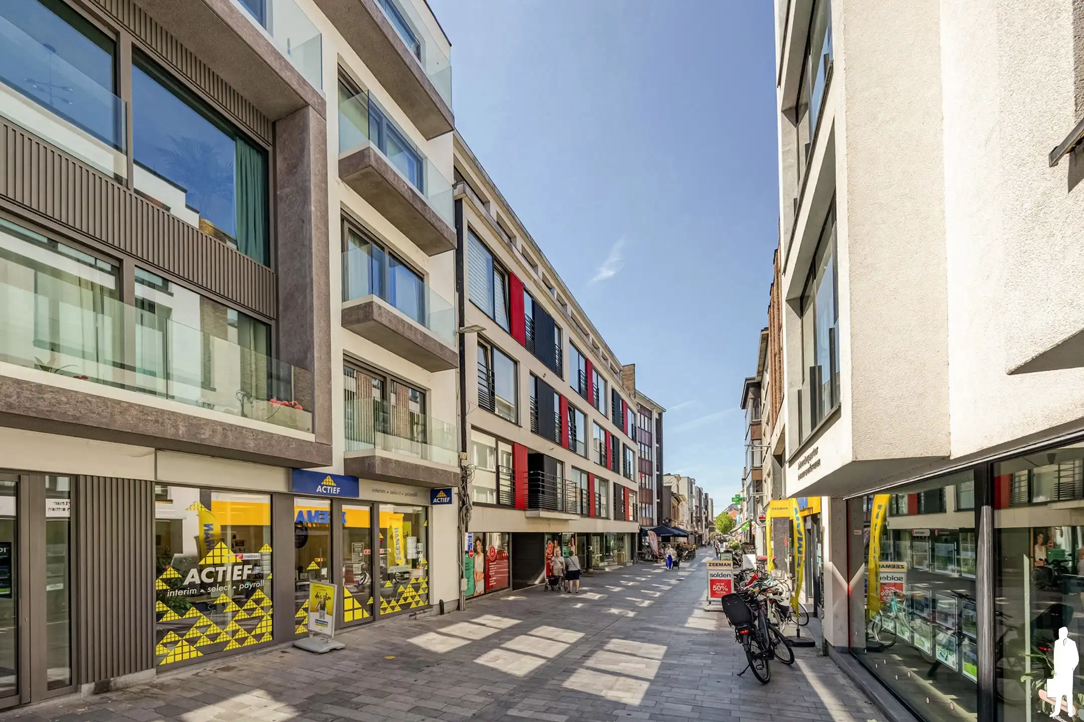 Gerenoveerd 1-slpkappartement met terras in hartje Beveren foto 13