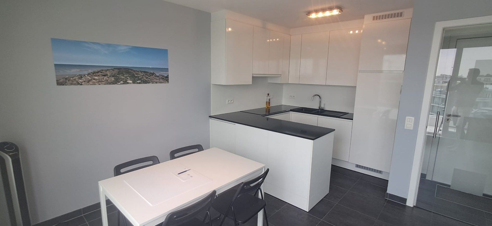 PRACHTIG NIEUWBOUWAPPARTEMENT TE HUUR OP 100 M. VAN DE ZEEDIJK foto 4