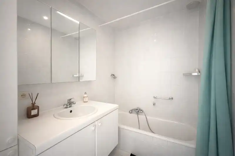 Energiezuinig 2 slaapkamer appartement vlakbij grote markt Ieper. foto 4