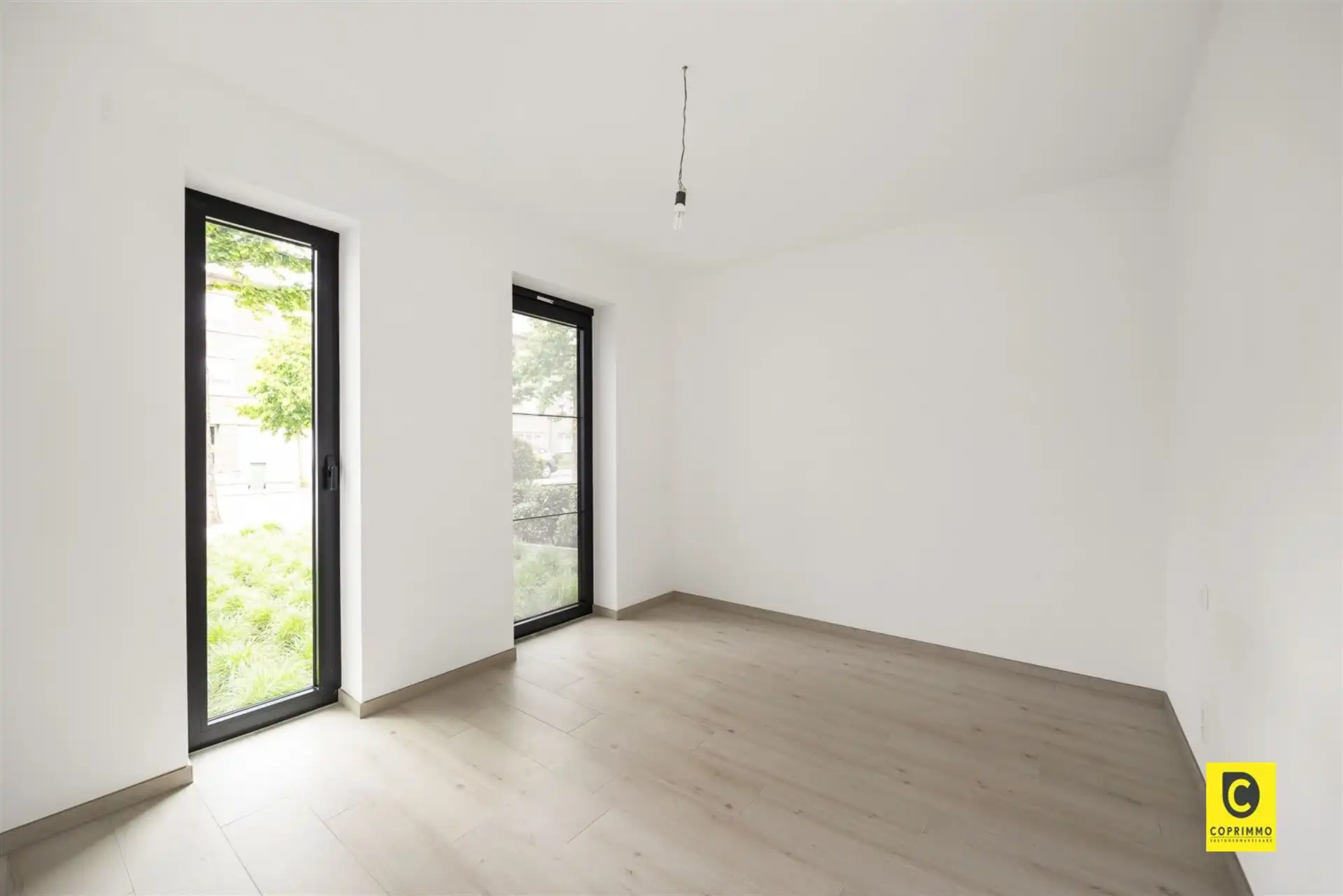 Luxueus 1 slpk app met terras en tuin + parking foto 13