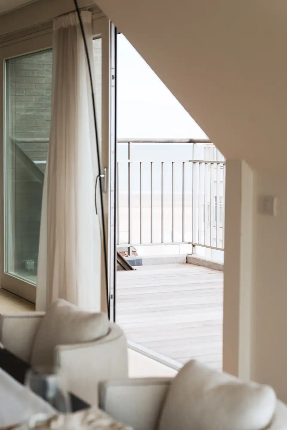 Sublieme zonnige penthouse met ruime terrassen en zijdelings zeezicht foto 12