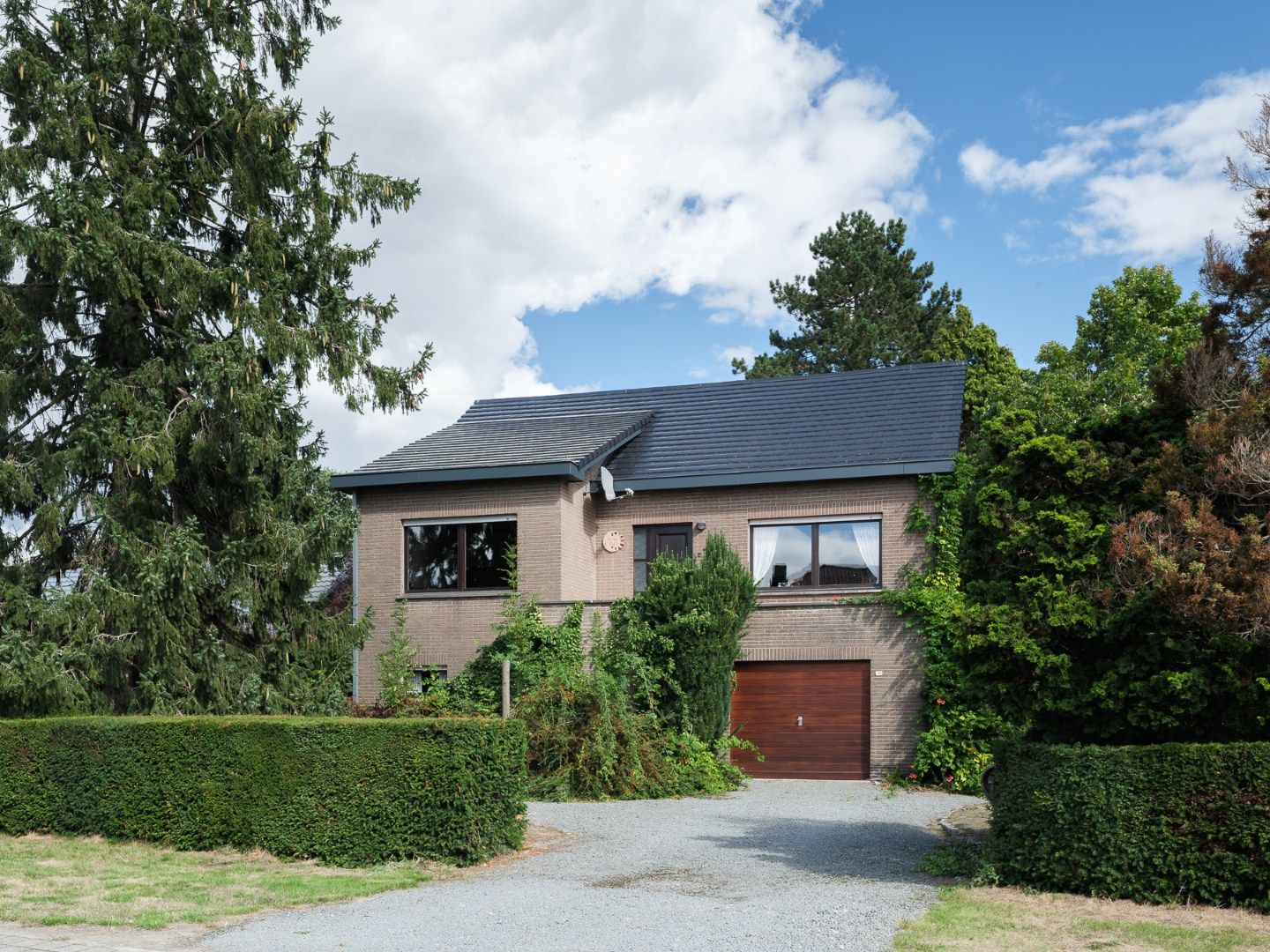 Vrijstaande woning met 4 slpk. in een oase van rust