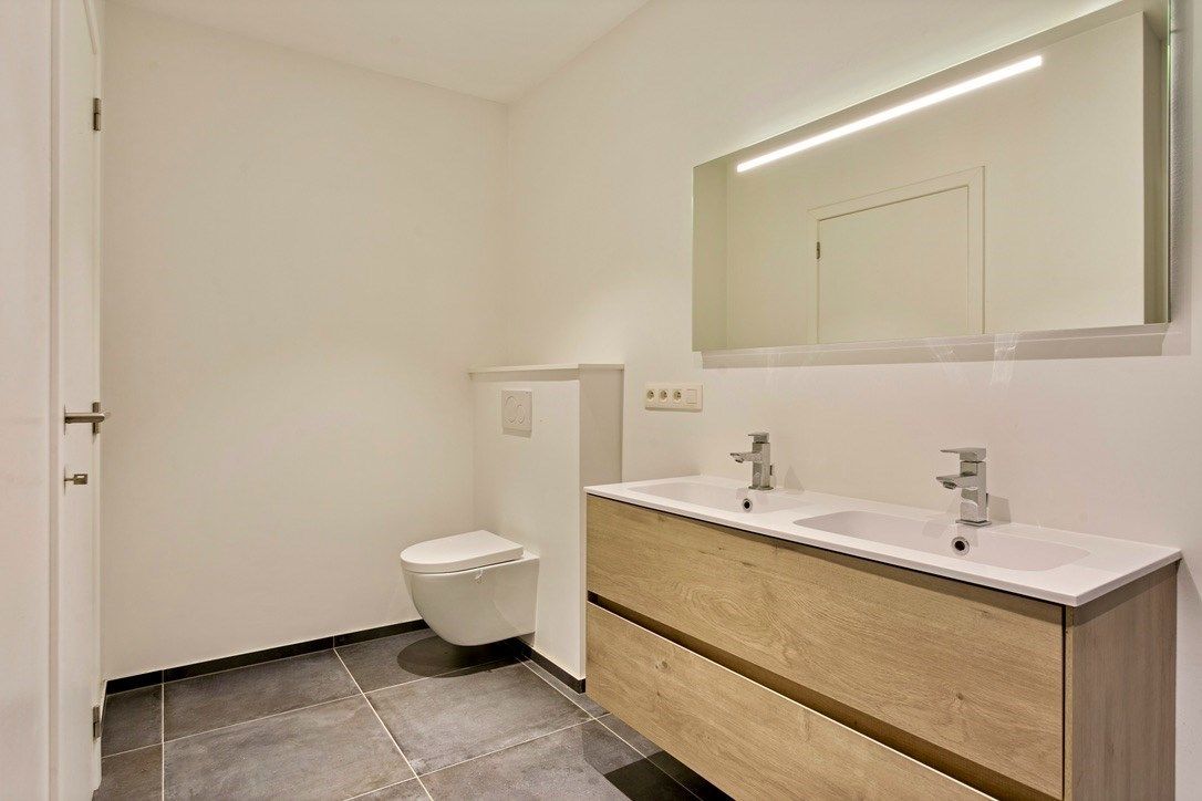 Gerenoveerd penthouse app. 3 slpk. met terras en kelder foto 12