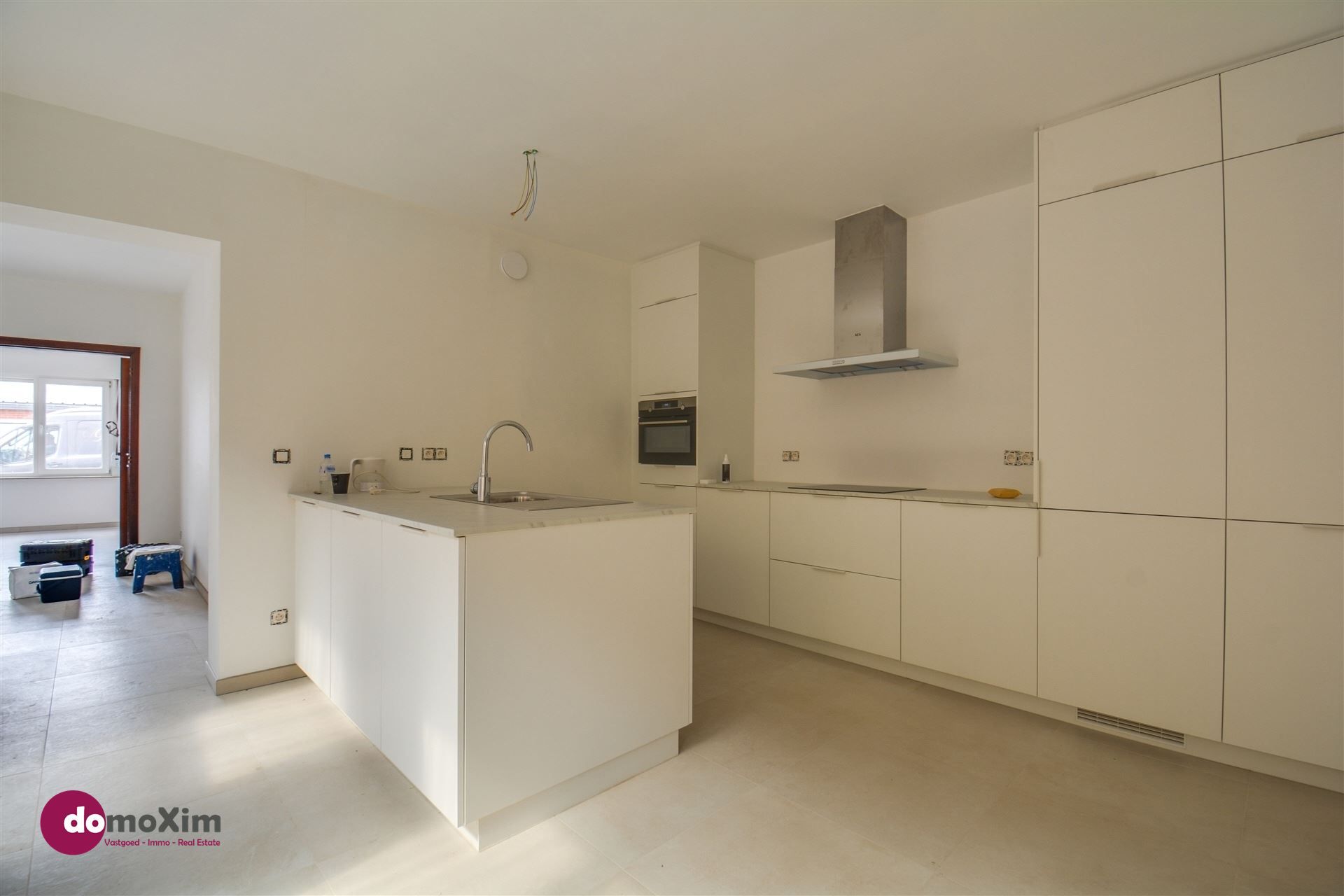 Gerenoveerde woning met loods, stallen en serre op een terrein van 32 are foto 5