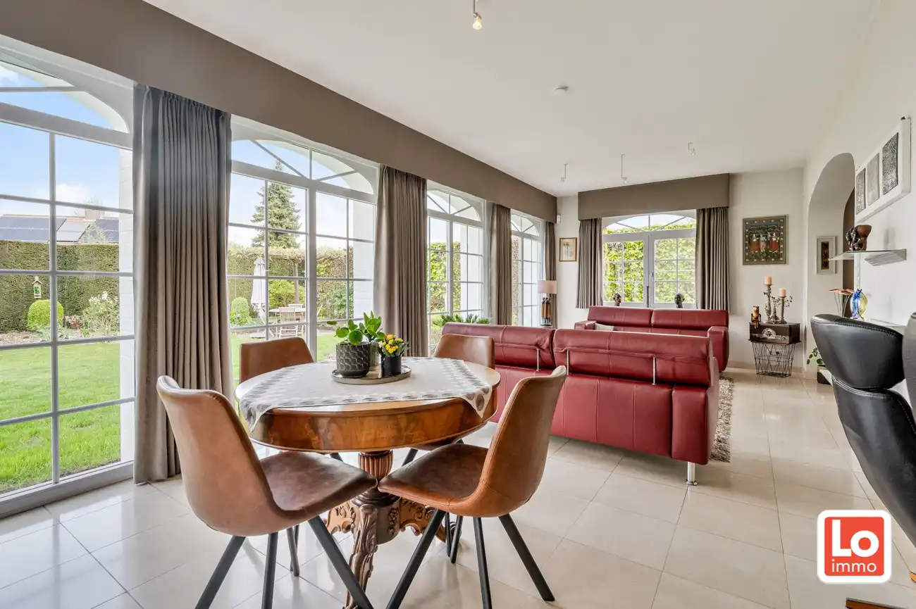 VERKOCHT! Charmante alleenstaande woning met inpandige garage op een zeer goede locatie in Oostakker. foto 8