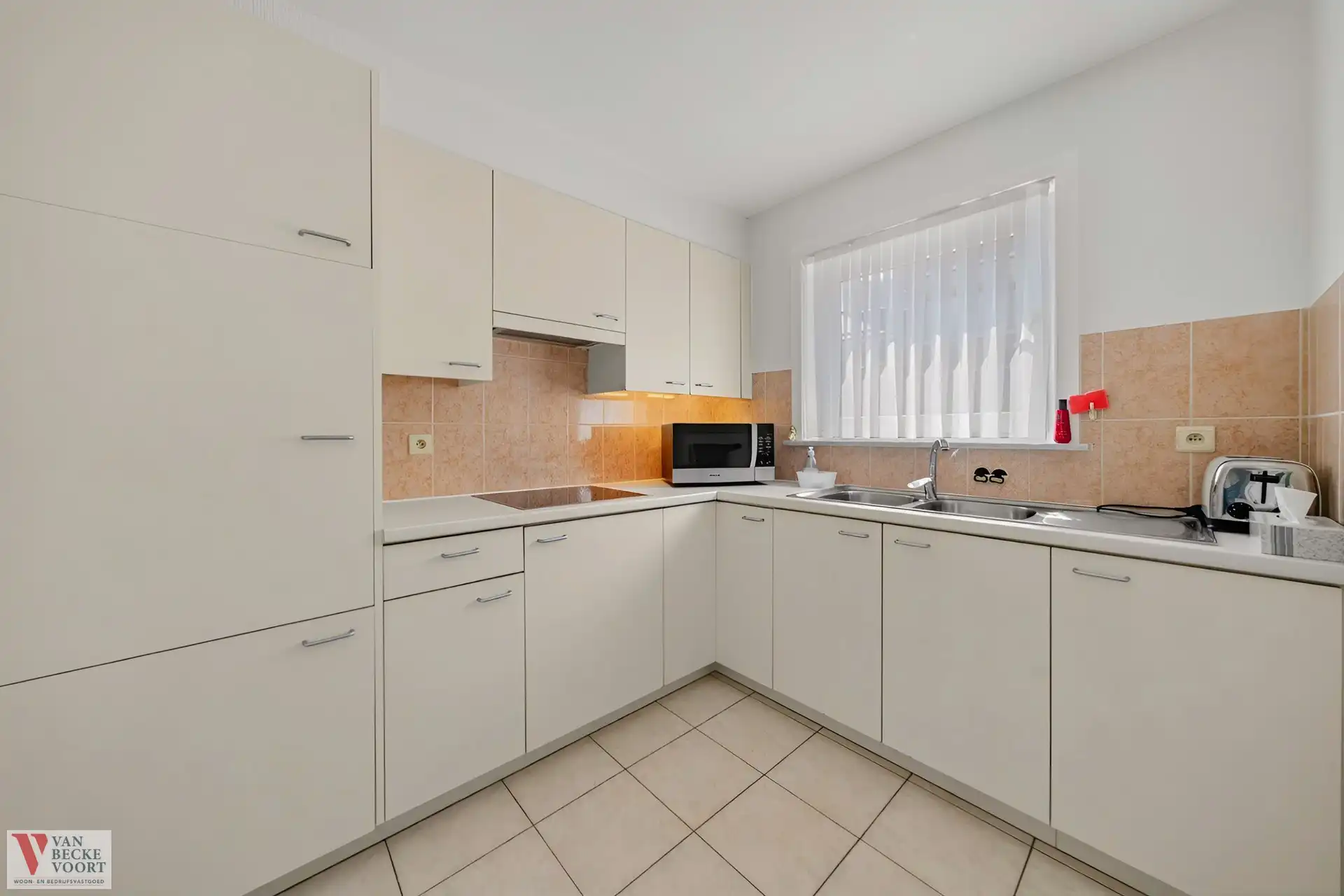Lichtrijk 2-slaapkamerappartement met stadszicht foto 6