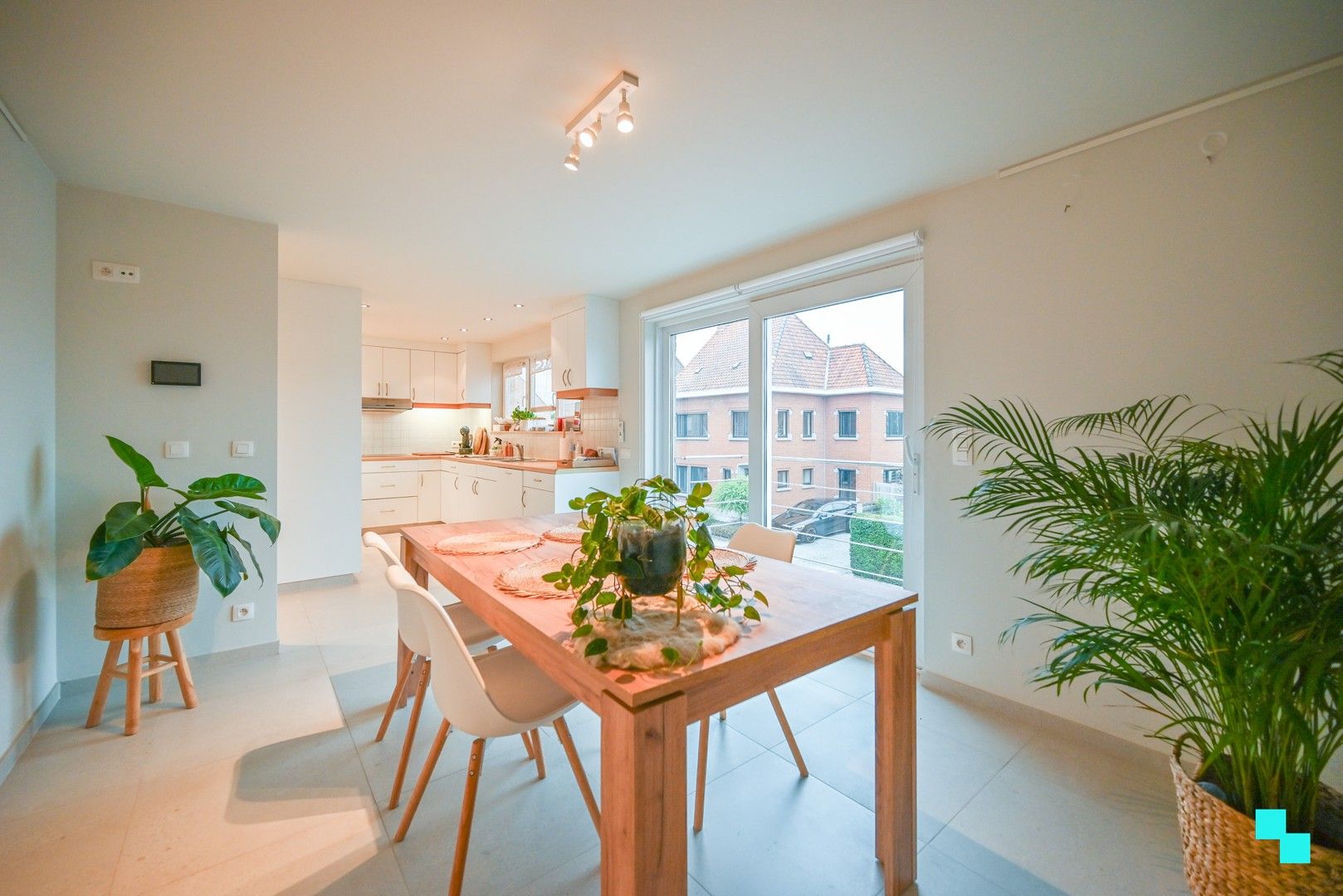Charmante en energiezuinige woning in Wielsbeke! foto 4