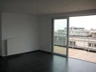 Centraal gelegen ruim  appartement TE HUUR op JAARBASIS foto 7