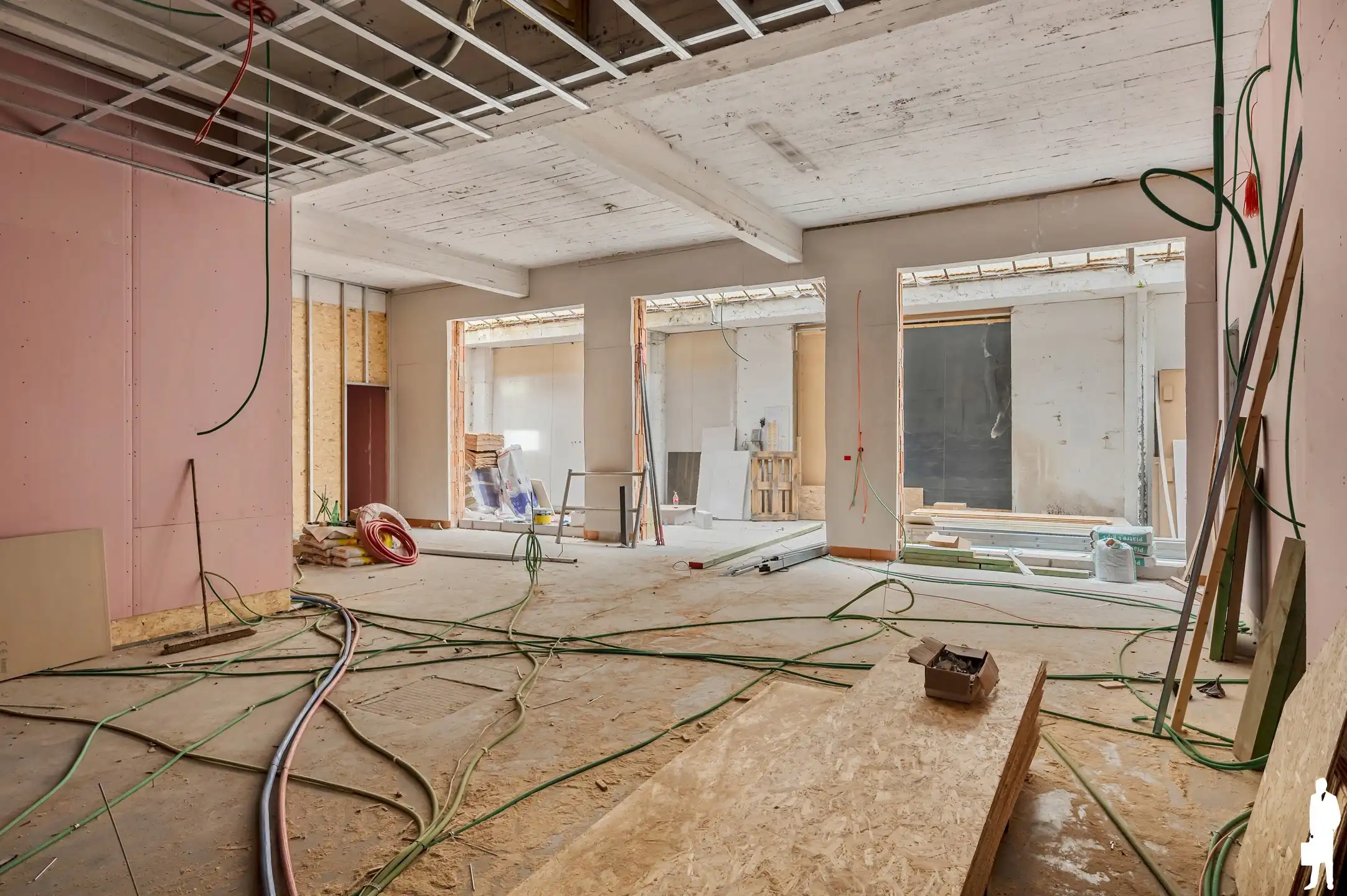 Semi-casco bedrijfsruimte van 265 m² met terras foto 4