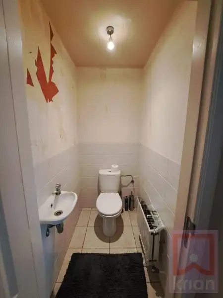 Ruim duplexapp met 3 slaapkamers, 2 auto staanplaatsen en tuin. foto 13