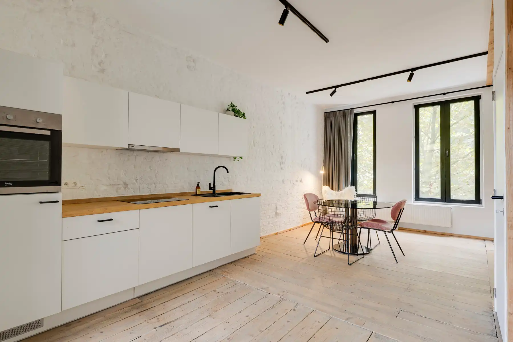 Bemeubelde cityloft met terras op het hippe Zuid foto 2