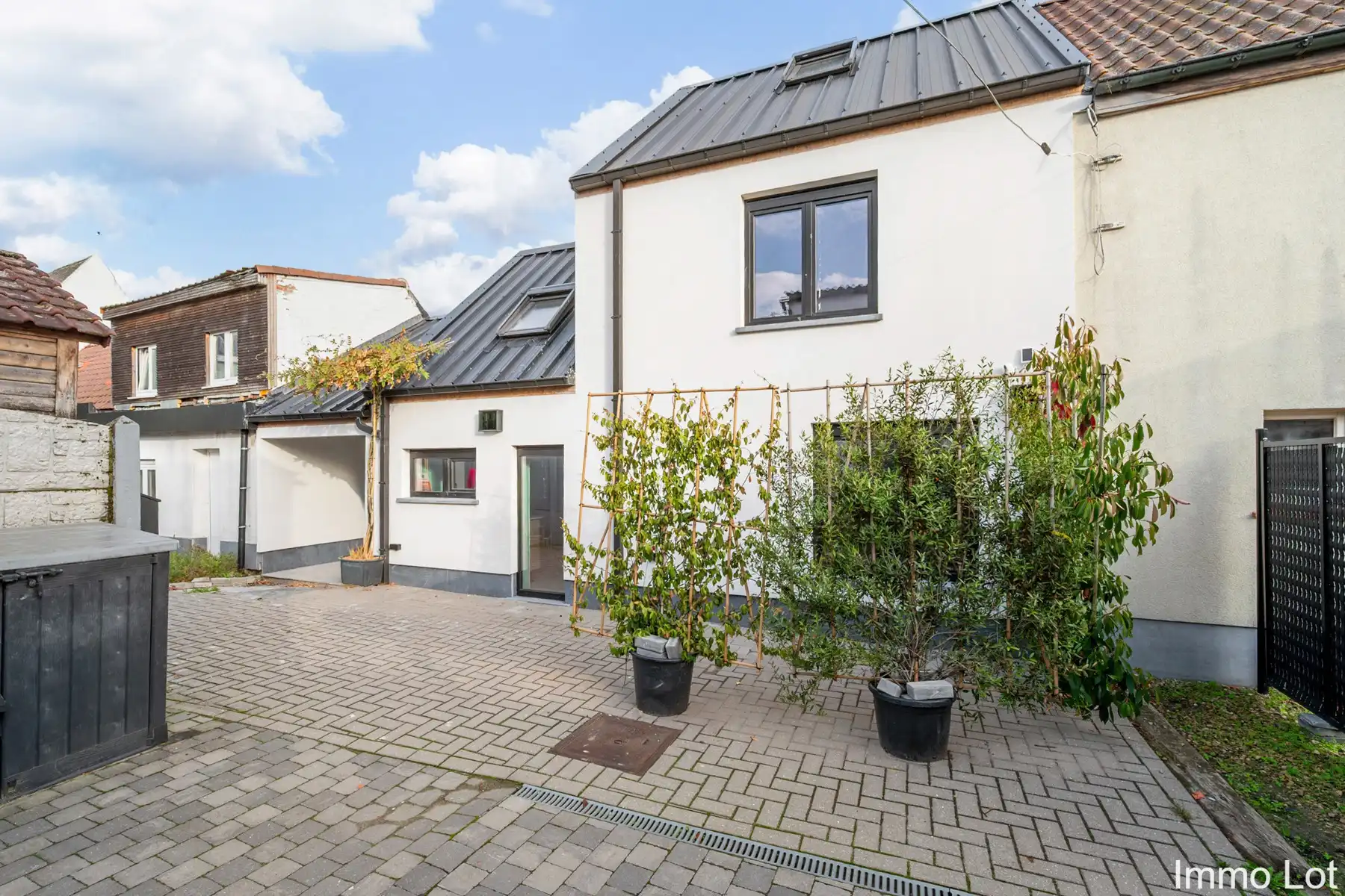 Knap gerenoveerde woning met terras foto 15
