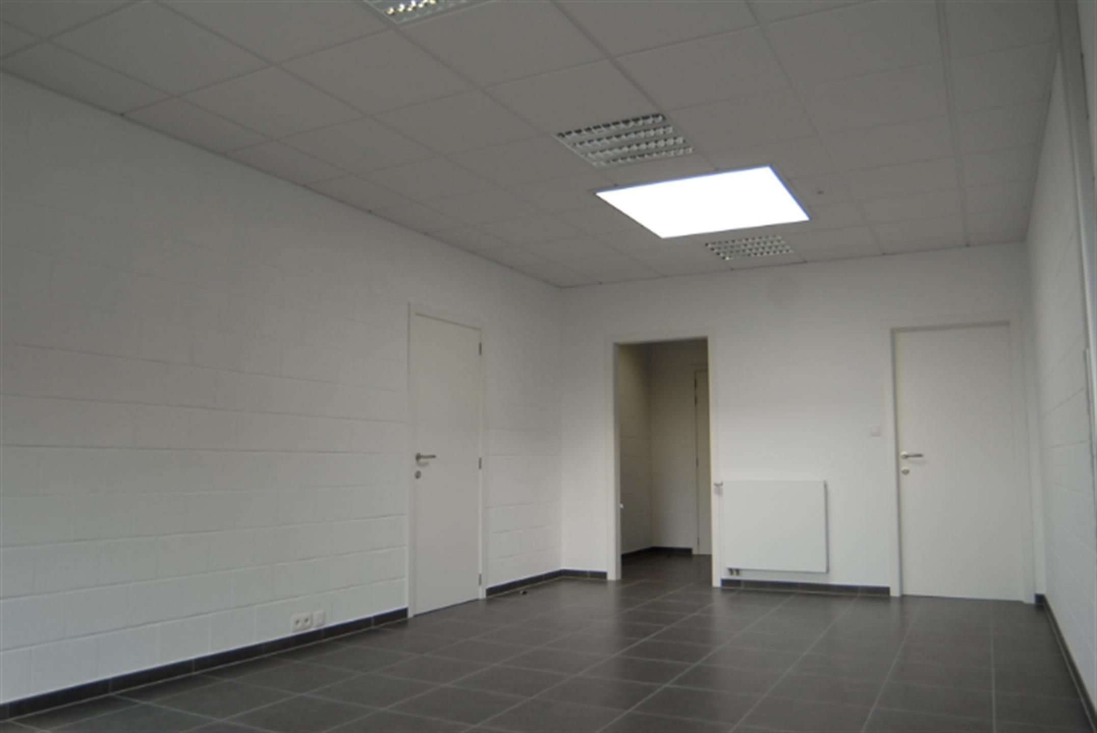 RECENTE KANTOREN VAN 90M² foto 4