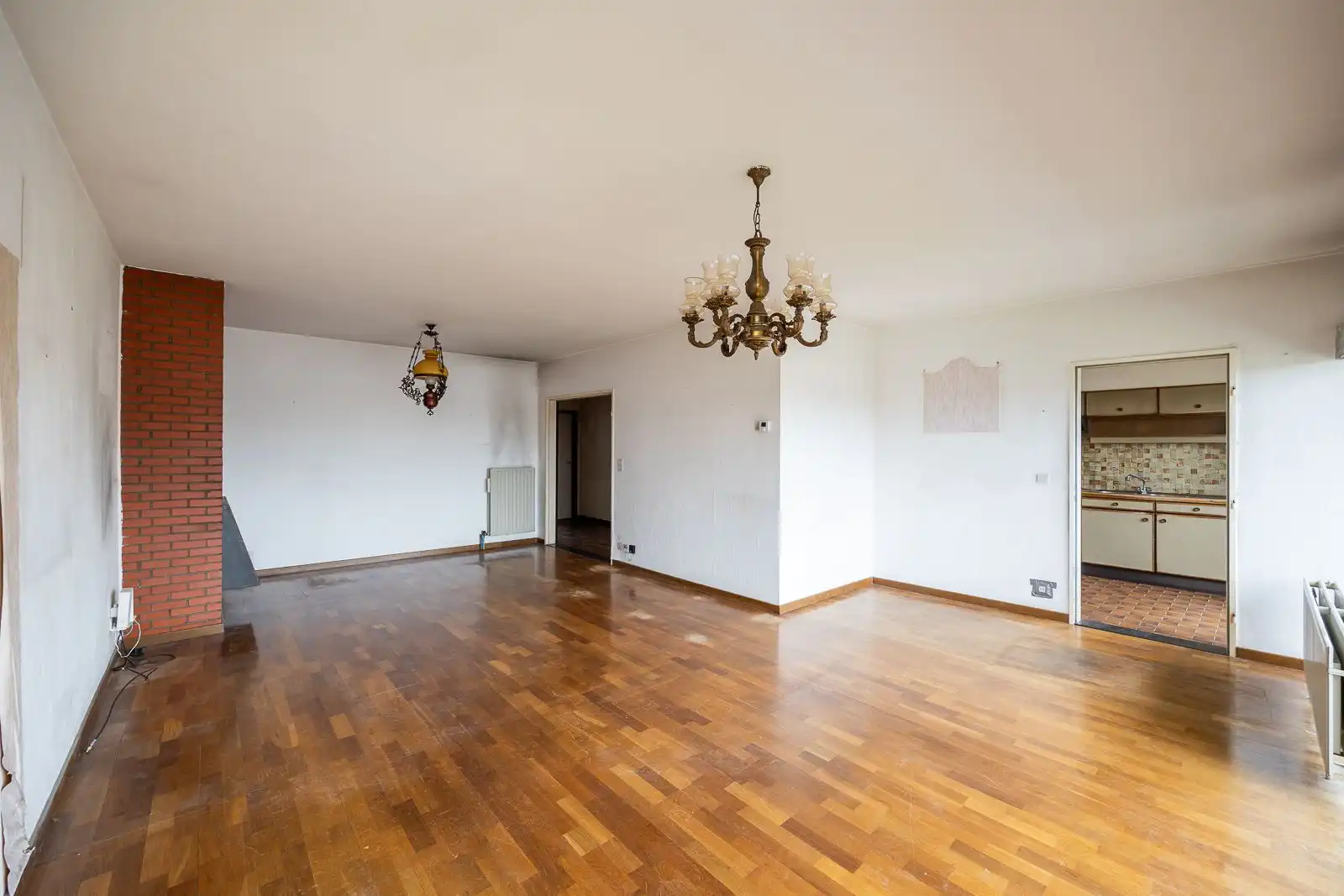 Ruim 3-slaapkamerappartement met renovatiepotentieel! foto 4