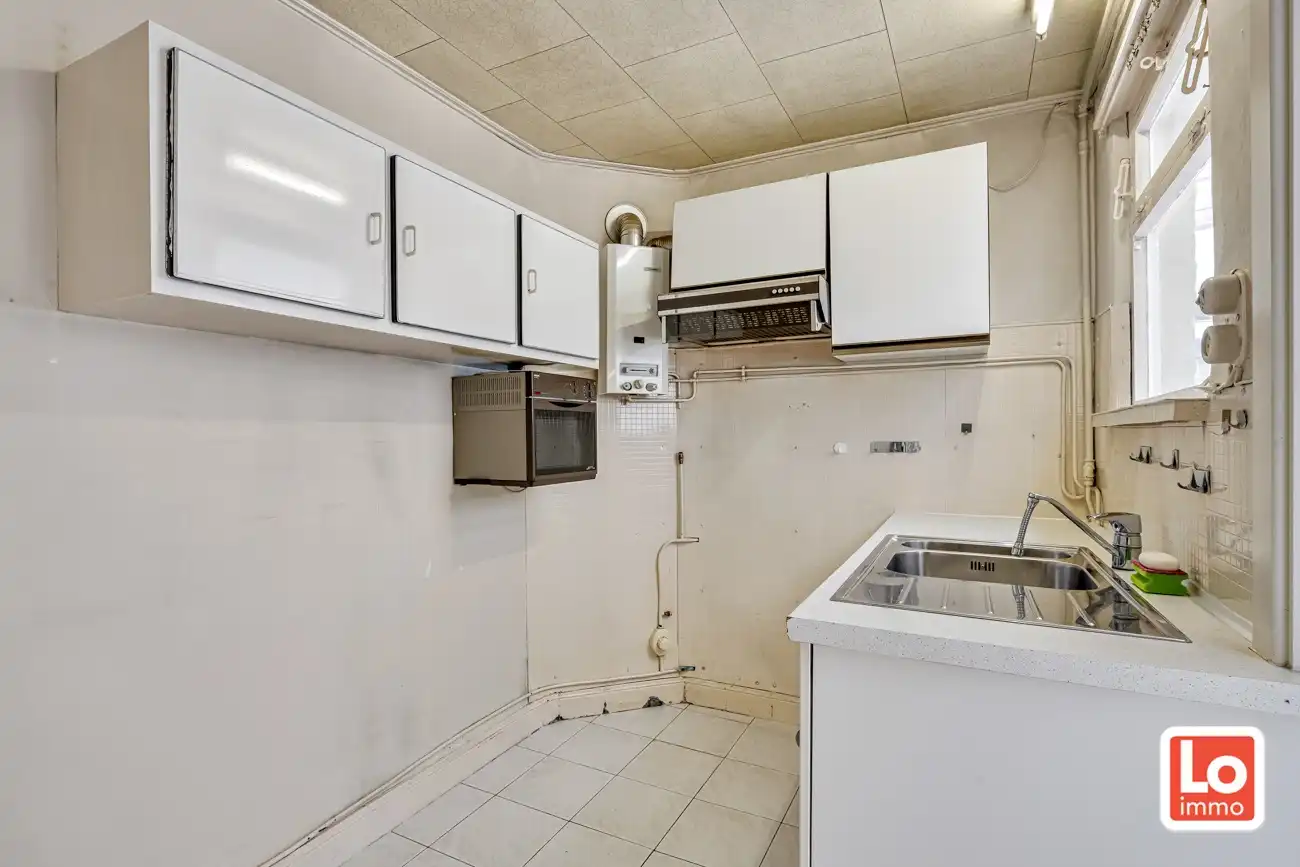 Volledig te renoveren gesloten woning met afzonderlijke garage en een leuke stadstuin op een toplocatie nabij het centrum van Lochristi! foto 8