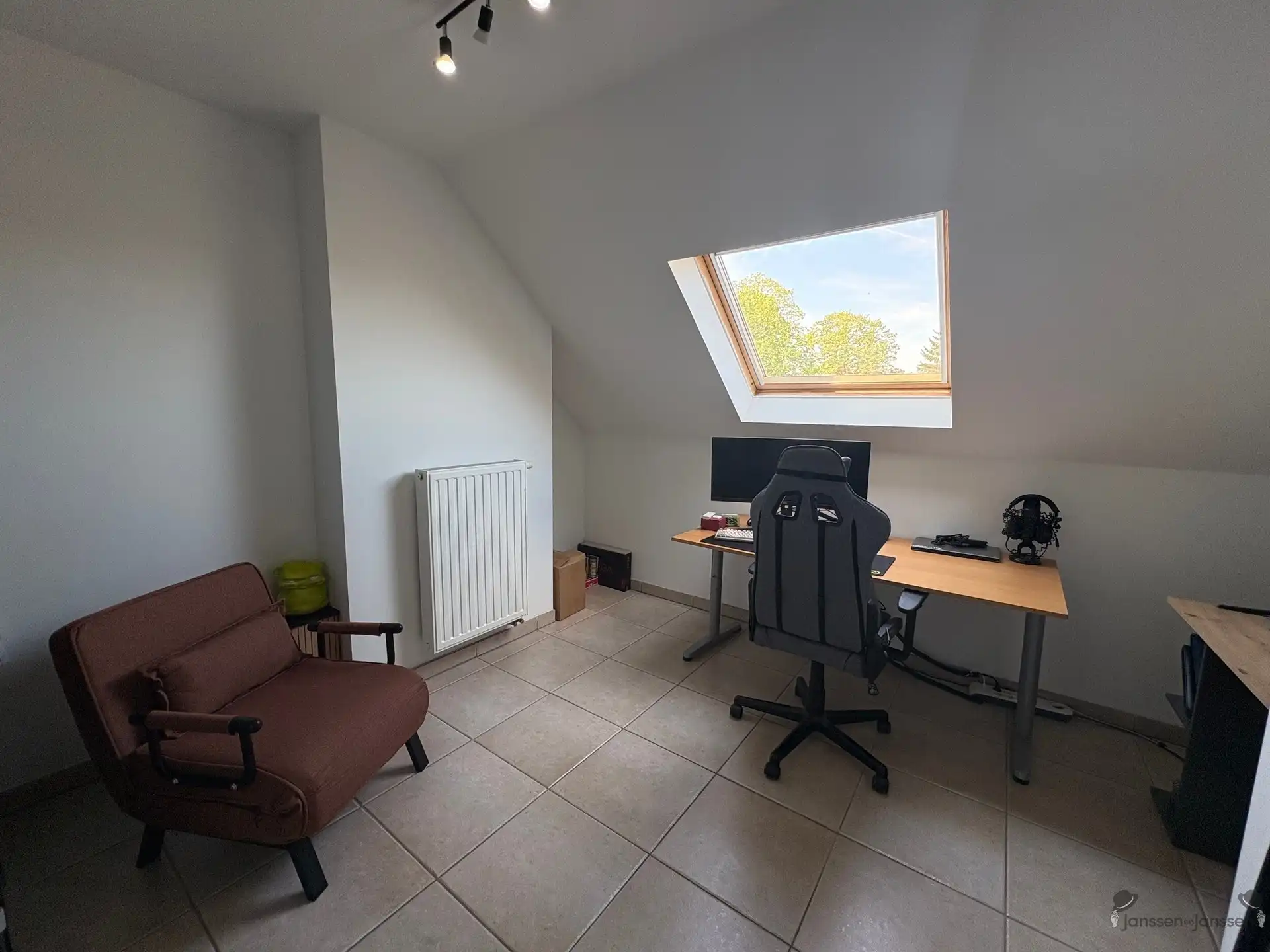 Ruim duplex appartement met terras en ondergrondse staanplaats te huur in Leopoldsburg  foto 13