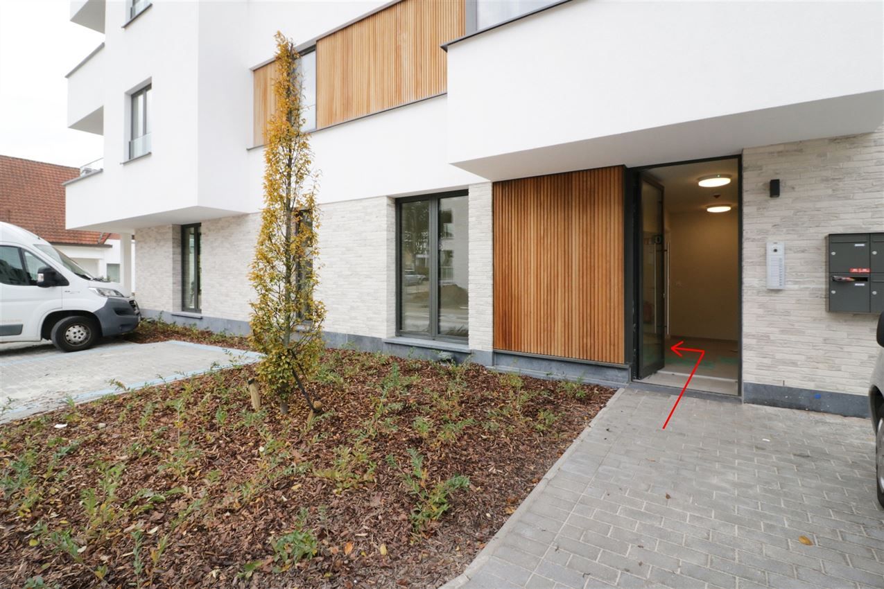 splinternieuw, gelijkvloers, ruim terras, 2 slpk foto 2