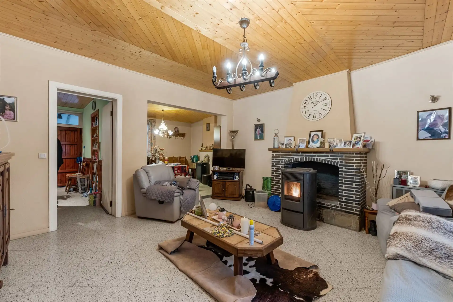 FEESTZAAL met bijhorende woning! foto 9