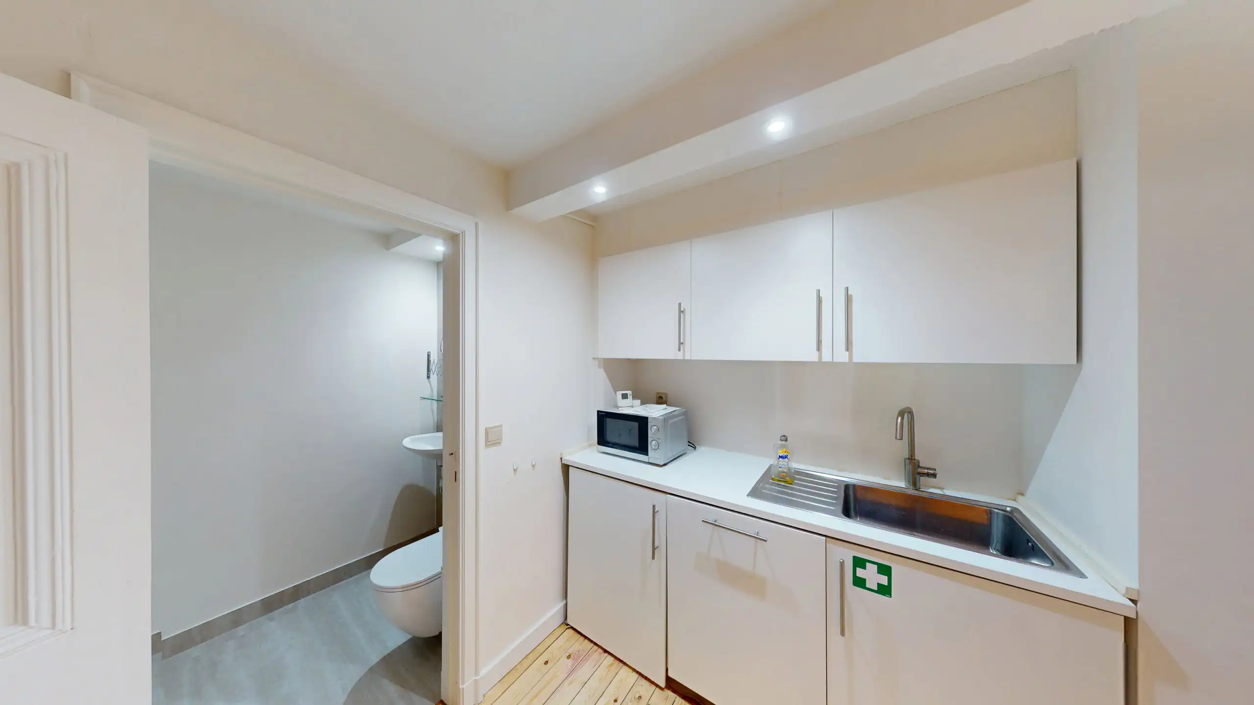 ANTWERPEN - Karaktervol kantoor op centrale locatie foto 5