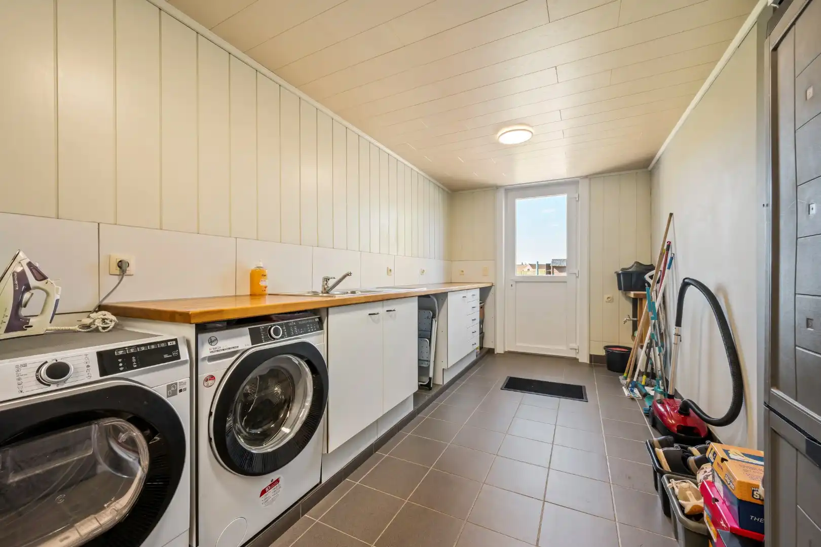 Instapklare woning met 3 slaapkamers, verzorgde tuin en garage in Roeselare foto 19