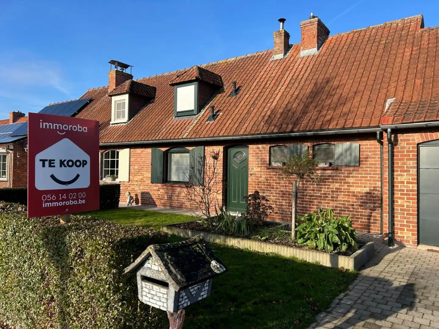 🏡 Charmante gezinswoning met 3 slaapkamers, inpandige garage en prachtige tuin in rustige woonwijk . foto 13