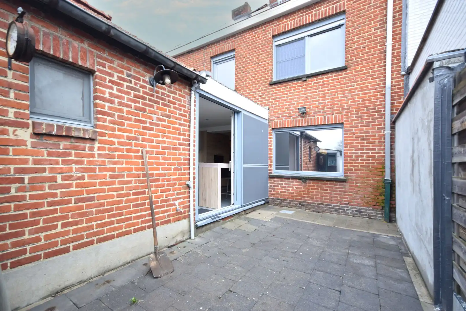 Instapklare gezinswoning met drie slaapkamers en tuin foto 13