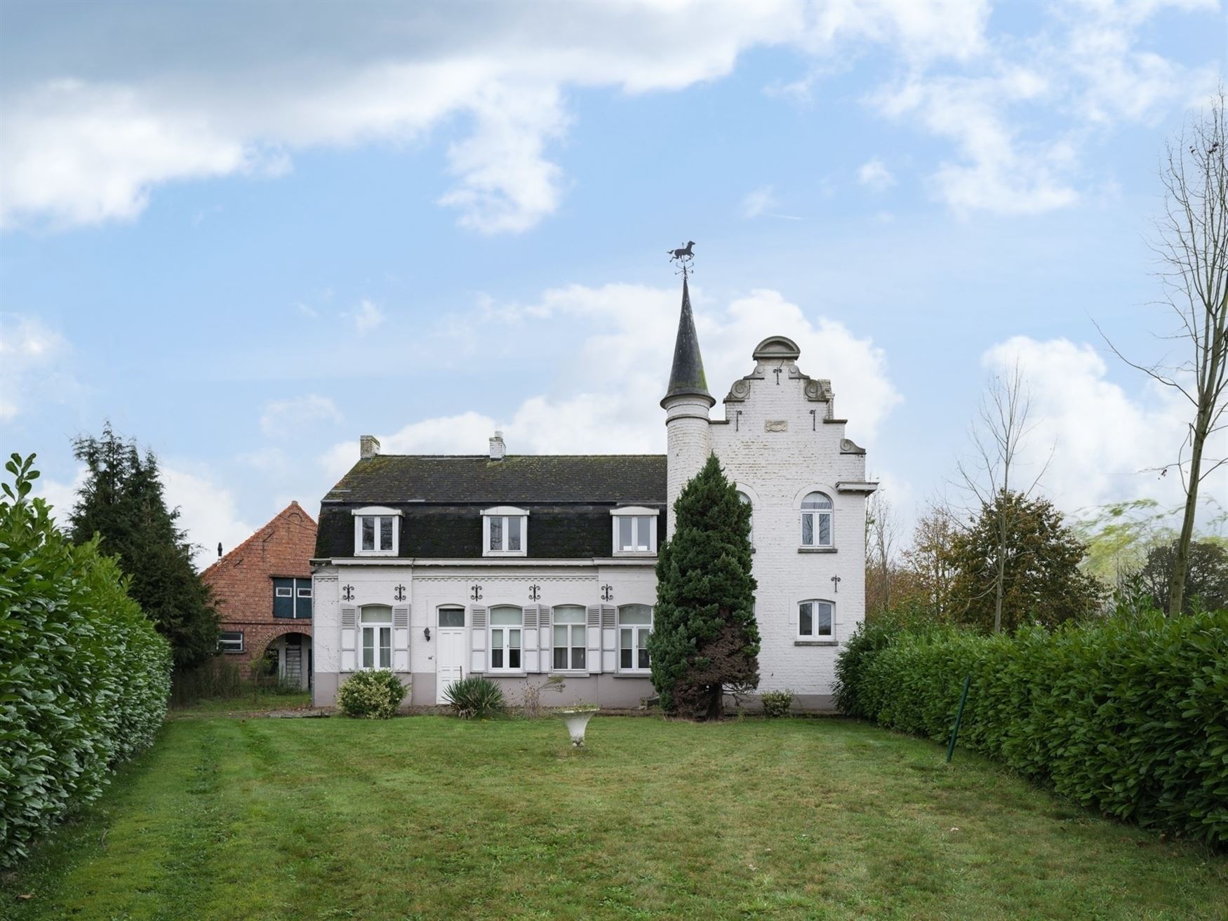 Karakterwoning met riante bijgebouwen foto 24