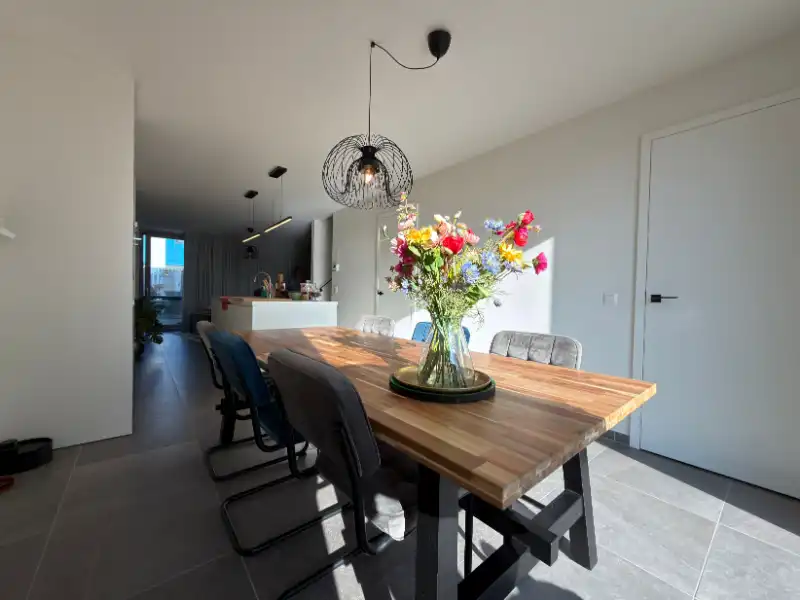 Energiezuinige woning met tijdloze architectuur in het charmante Oostduinkerke dorp! foto 4